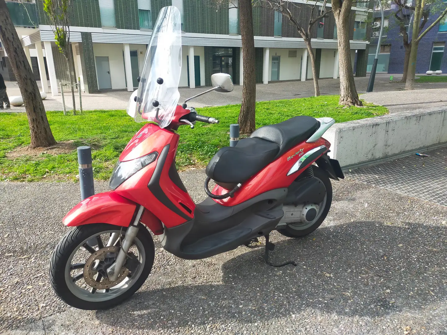 Piaggio Beverly 250 Rouge - 1