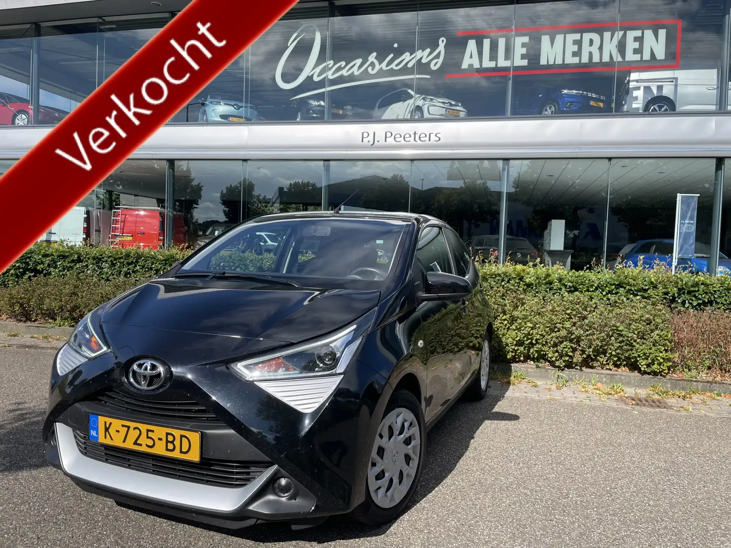 Toyota Aygo 1.0 VVT-i x-play Achteruitrijcamera - Airco - Crui Zwart - 1