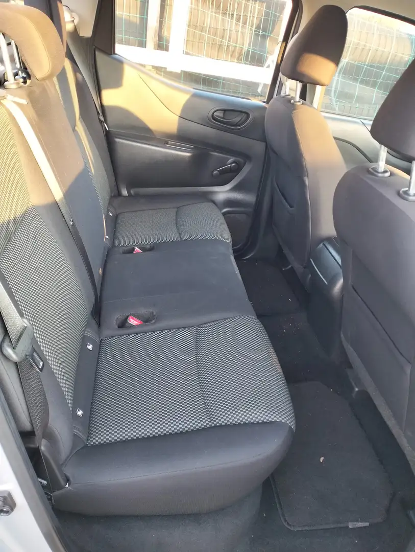 Nissan Navara Navara III 2016 2.3 dci d.cab Visia 4wd 163cv my19 Grigio - 2