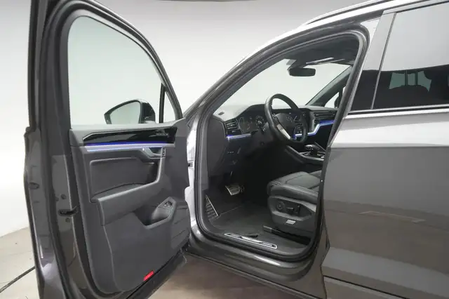 Volkswagen Touareg view 12