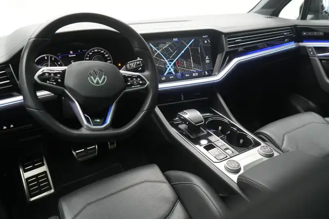 Volkswagen Touareg view 13