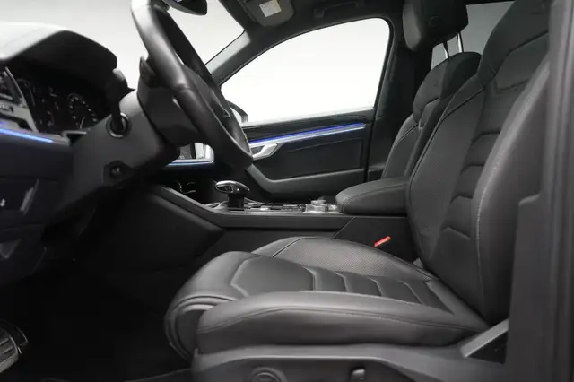Volkswagen Touareg view 10
