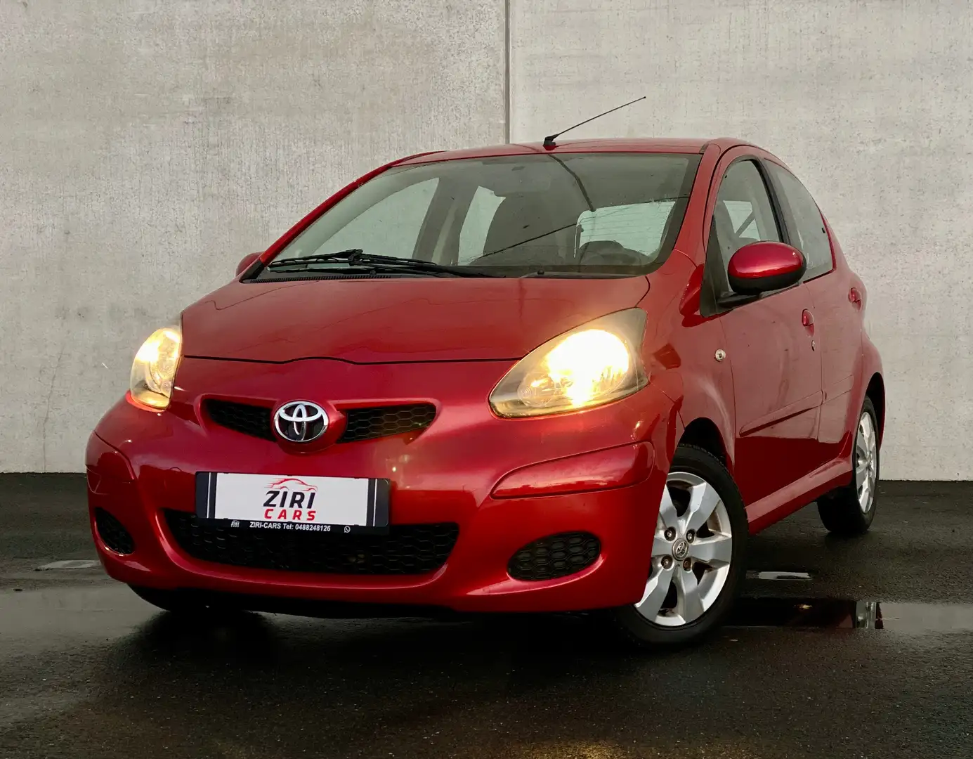 Toyota Aygo Aygo CoolRed Rood - 1