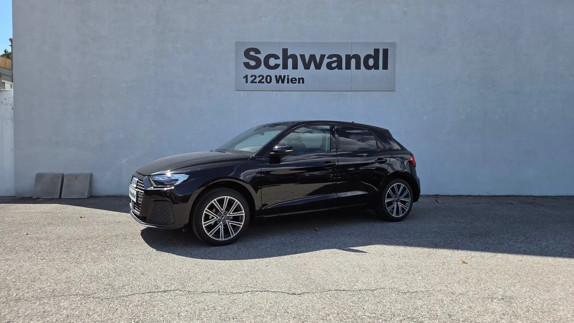 Audi A1 25 TFSI intense Schwarz - 2