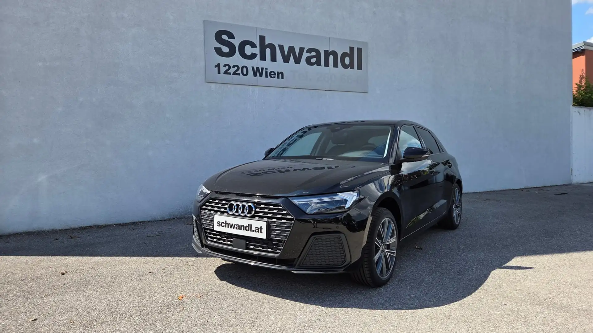Audi A1 25 TFSI intense Schwarz - 1