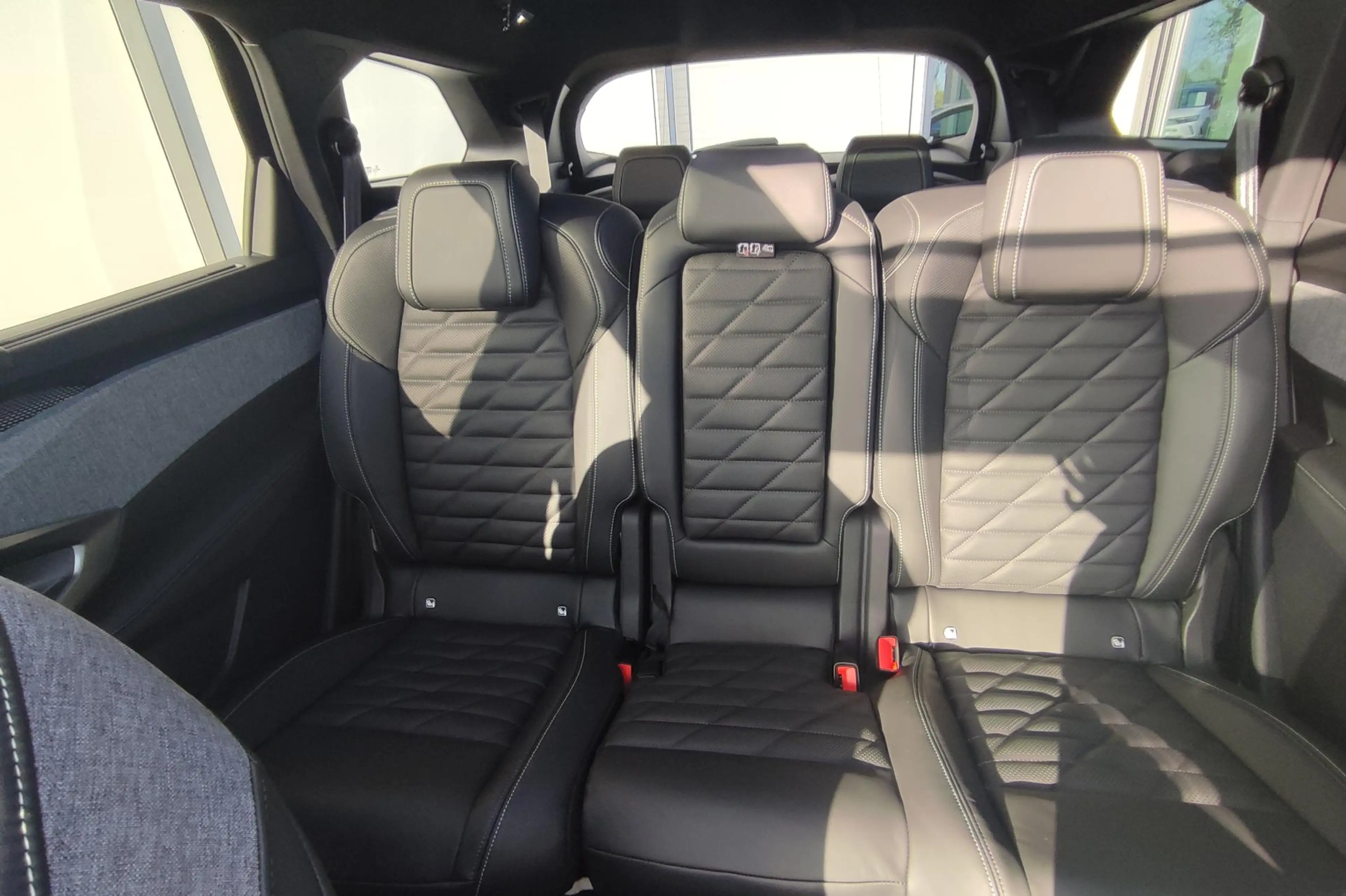 Peugeot 5008 e-5008 GT Exclusive 73 kWh | Lederen bekleding| Na — photo 11