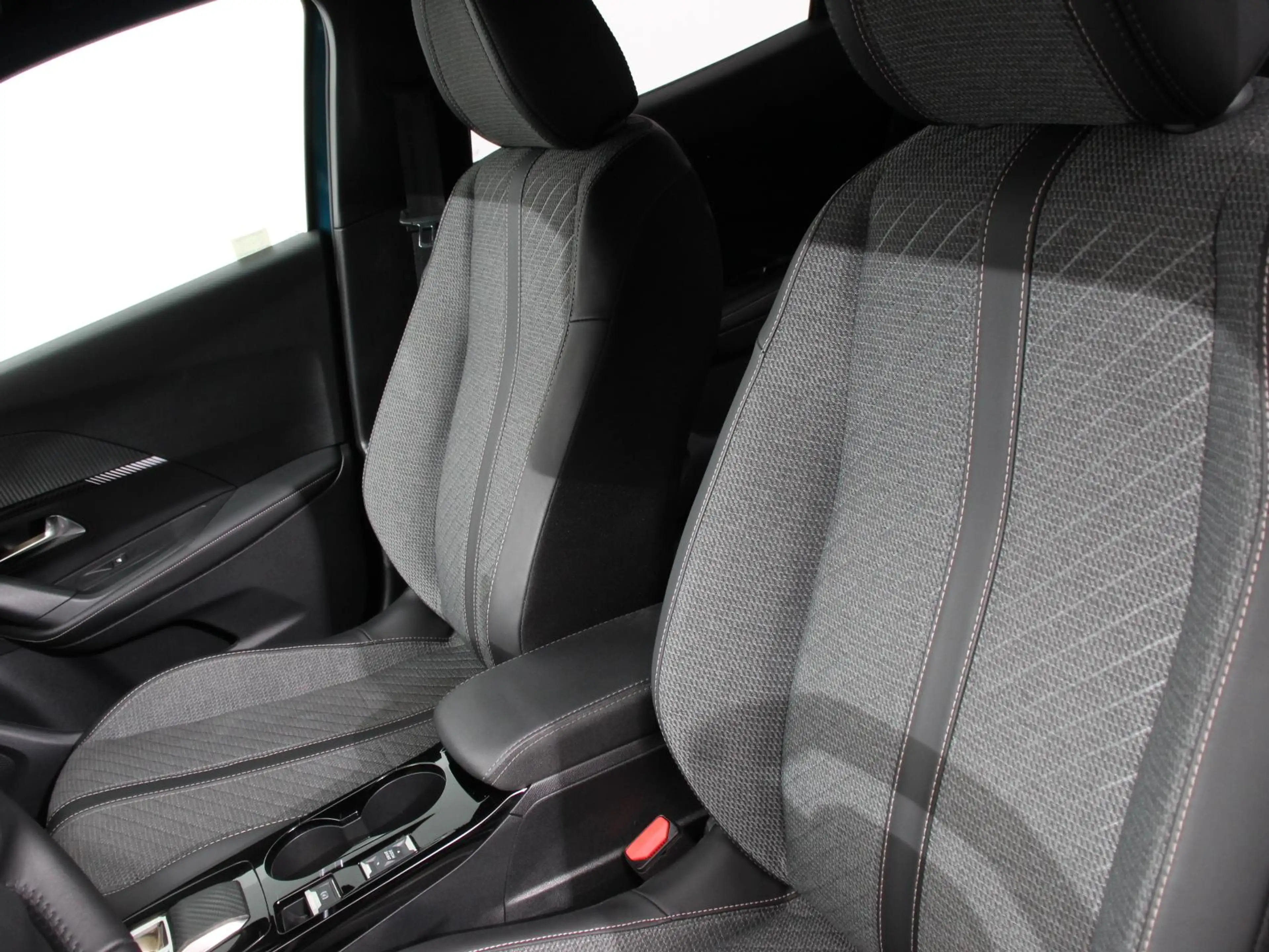 Peugeot e-2008 EV Allure Pack 54 kWh Navigatie Apple Carplay/Andr — photo 11