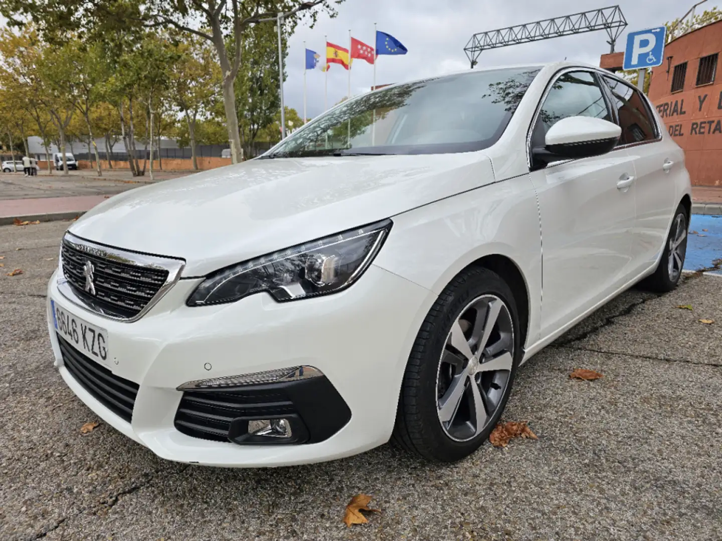 Peugeot 308 1.2 PureTech S&S Allure 130 Blanc - 1