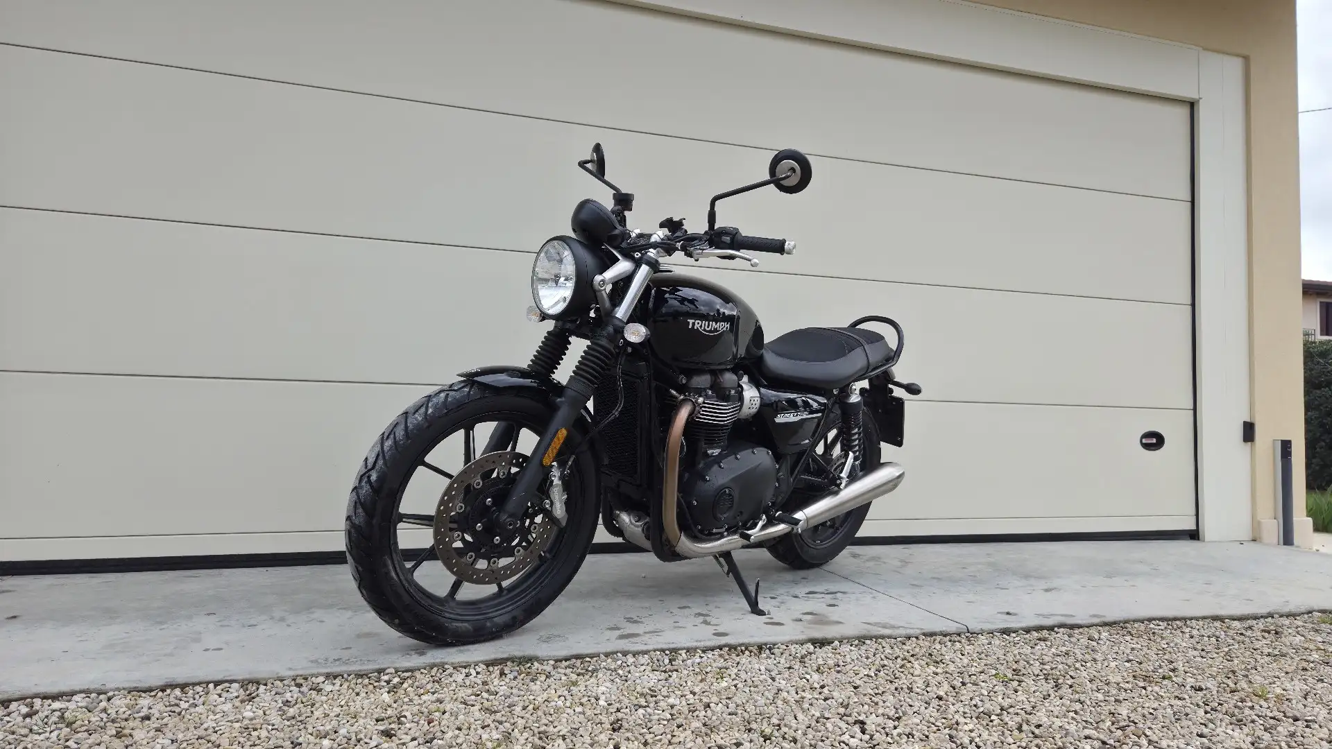 Triumph Street Twin - 1