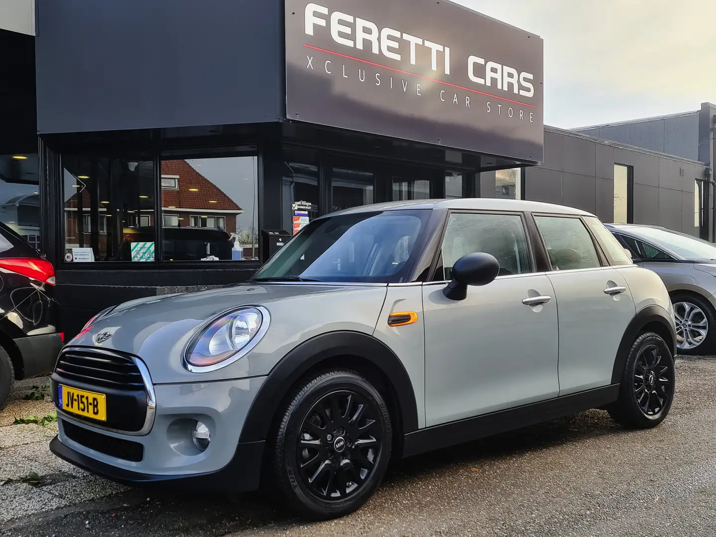 MINI Mini 1.5D 4Drs BUSINESS EDITION SPORTLEDER NAVI PA Сірий - 1