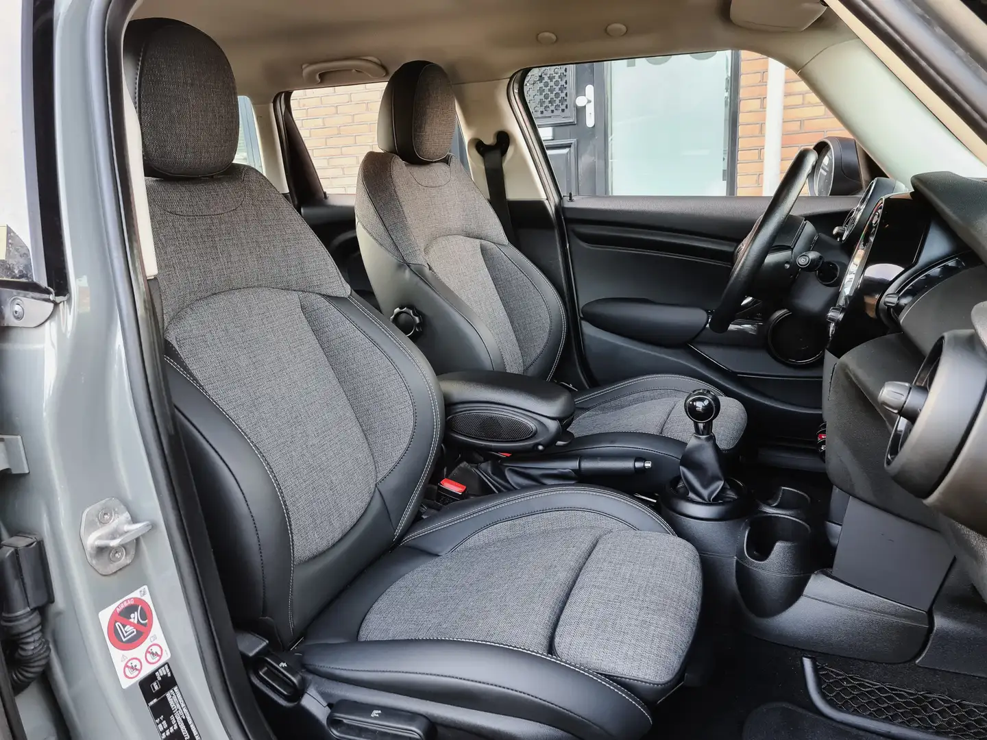 MINI Mini 1.5D 4Drs BUSINESS EDITION SPORTLEDER NAVI PA Сірий - 2