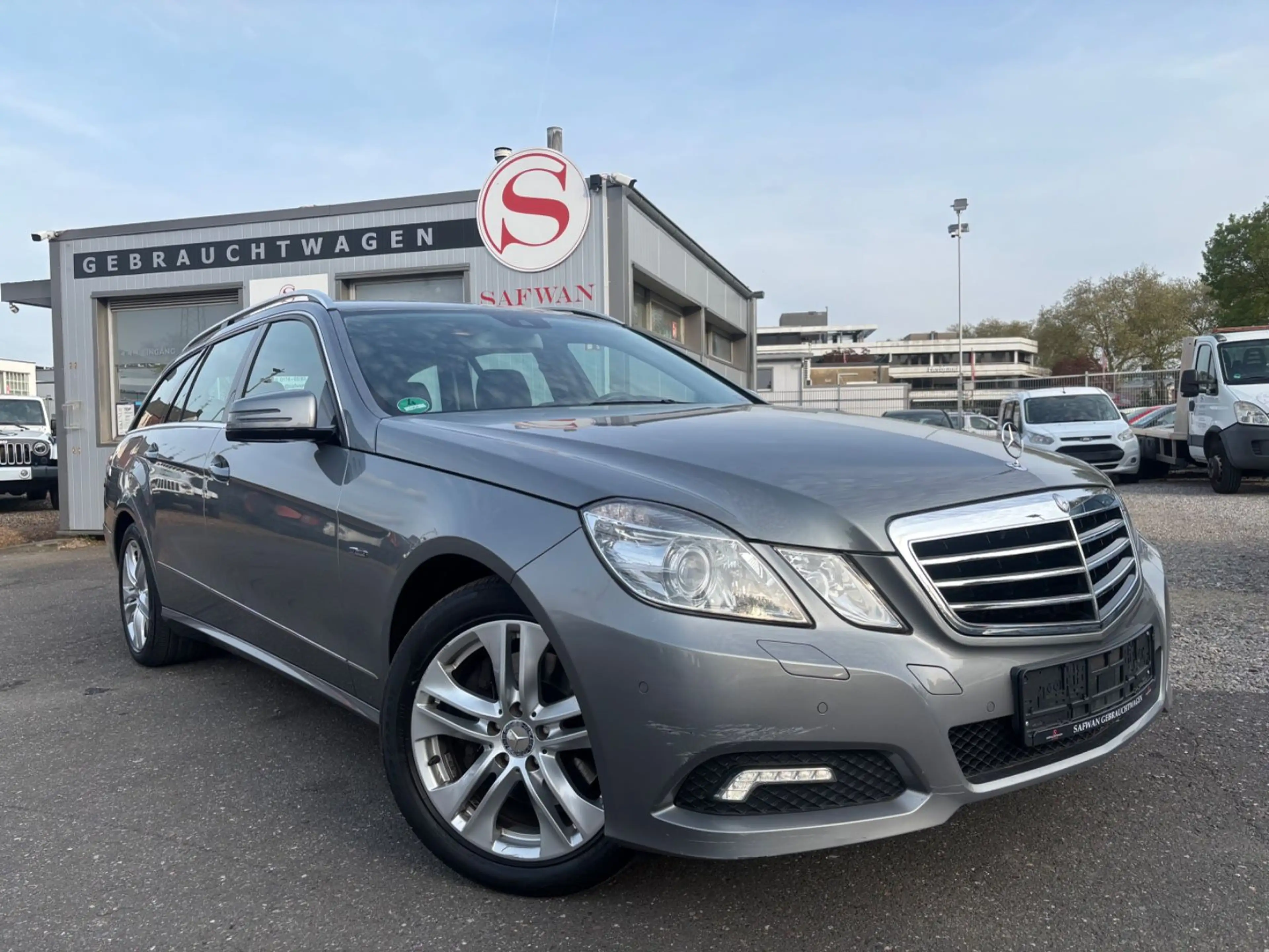 Mercedes-Benz E 250 CGI Avantgarde*SITZH*TLEDER*LRS*TEMP*NAVI*