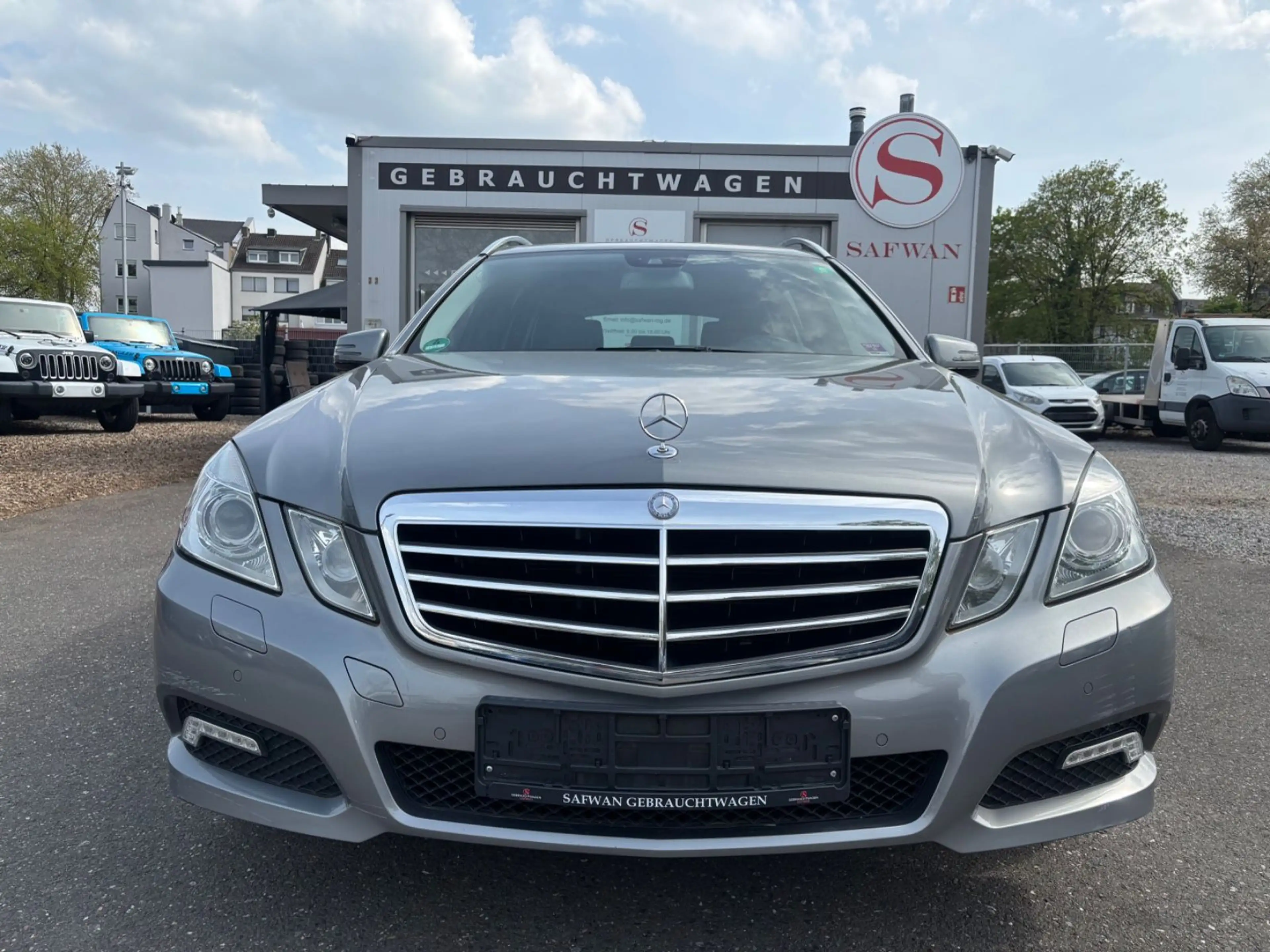 Mercedes-Benz E 250 CGI Avantgarde*SITZH*TLEDER*LRS*TEMP*NAVI* — photo 2