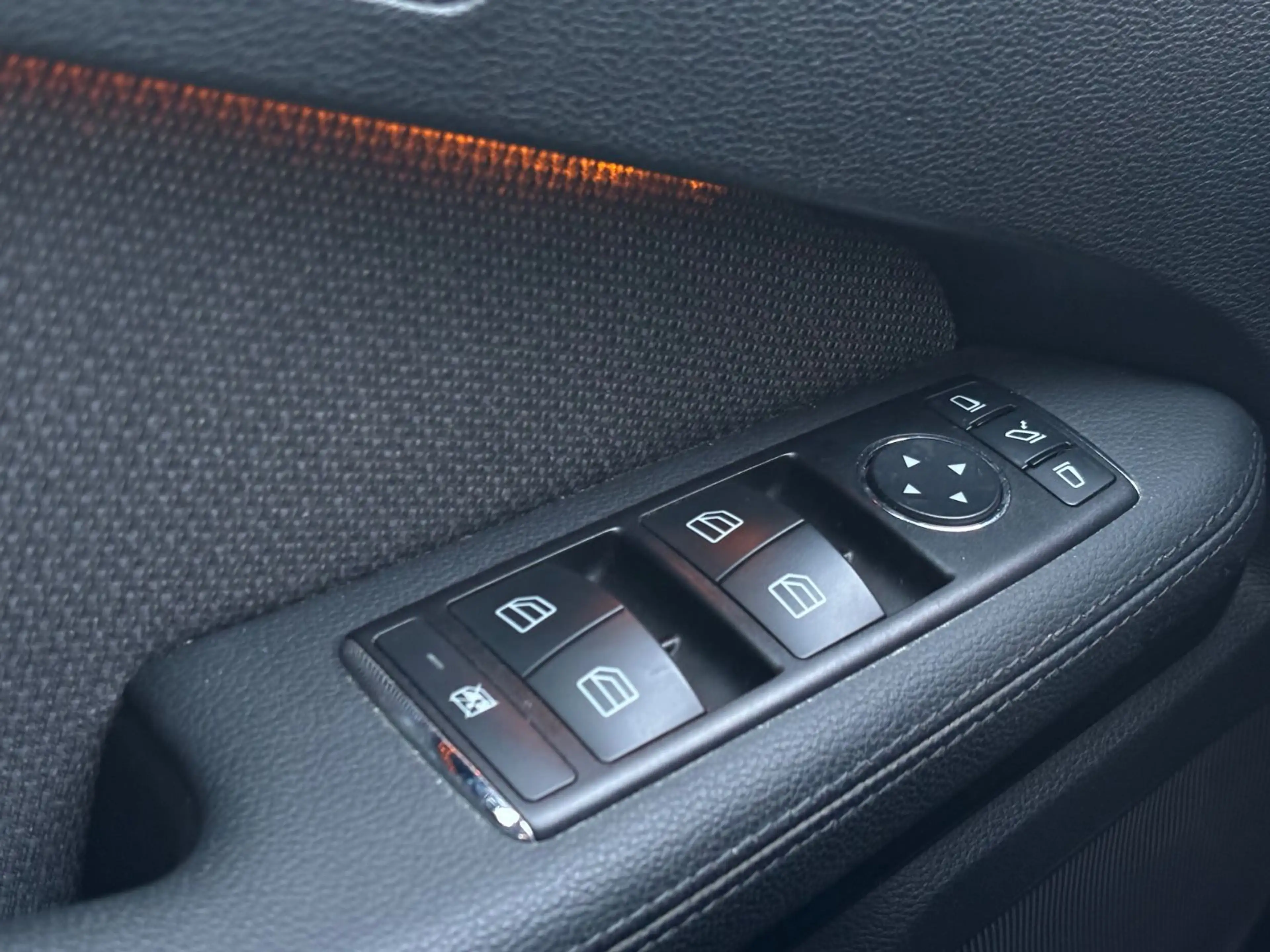 Mercedes-Benz E 250 CGI Avantgarde*SITZH*TLEDER*LRS*TEMP*NAVI* — photo 14