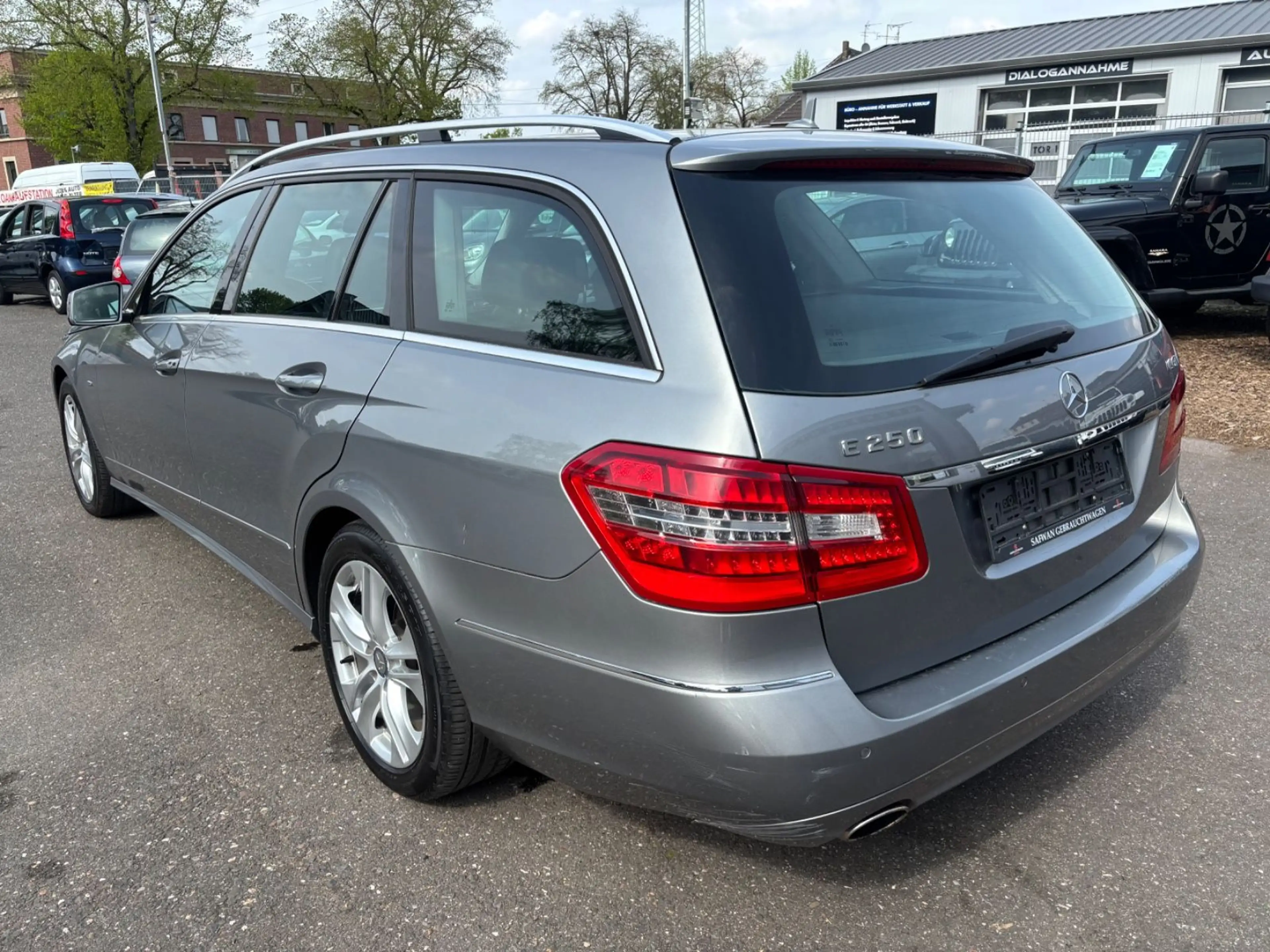 Mercedes-Benz E 250 CGI Avantgarde*SITZH*TLEDER*LRS*TEMP*NAVI* — photo 5