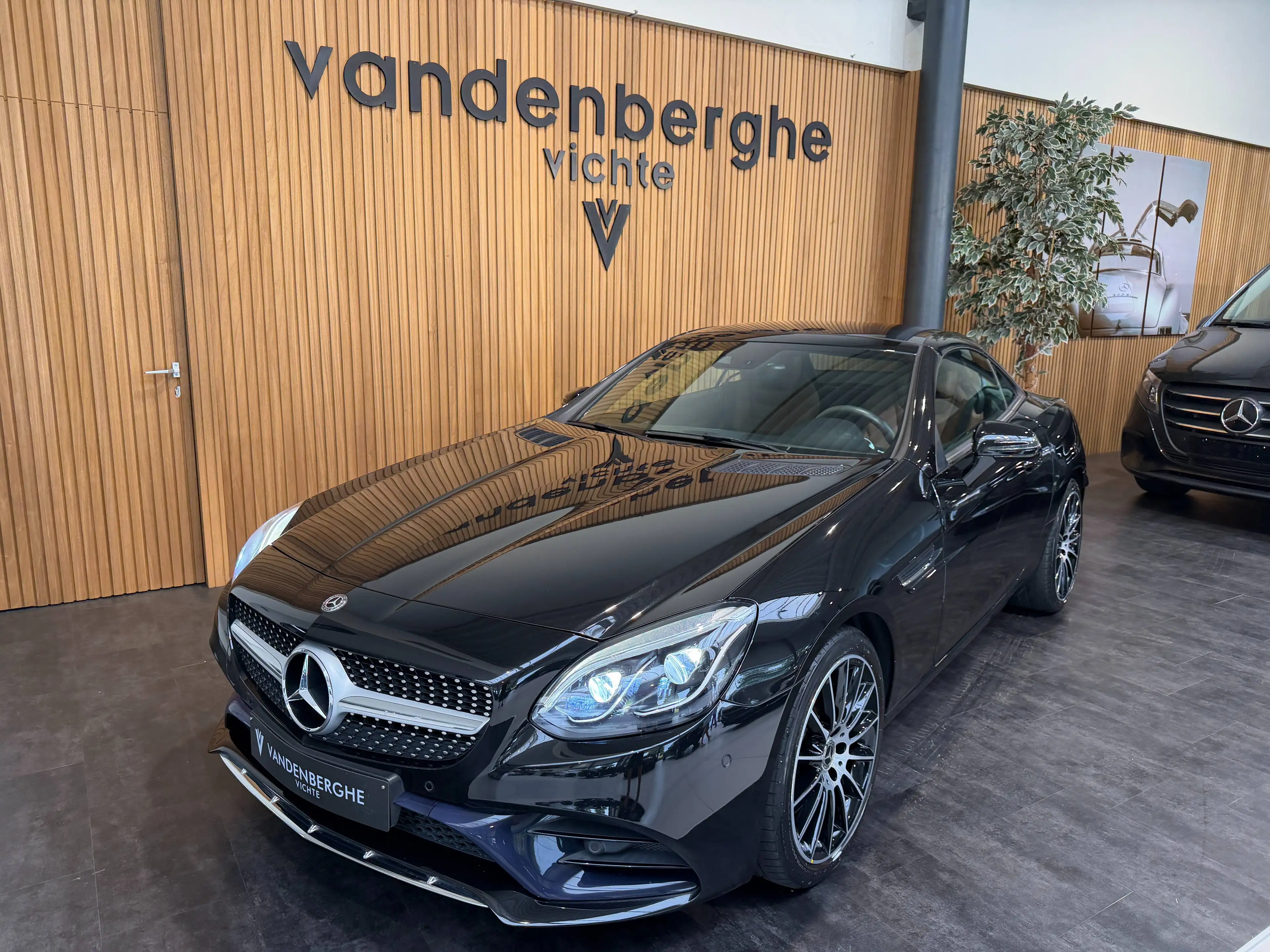 Mercedes-Benz SLC 180 SLC 180 AMG AIRSCRAF DODEHOEK CAMERA+PTS NAVI PRACHTIGE KLEURENCOMBINATIE — photo 3
