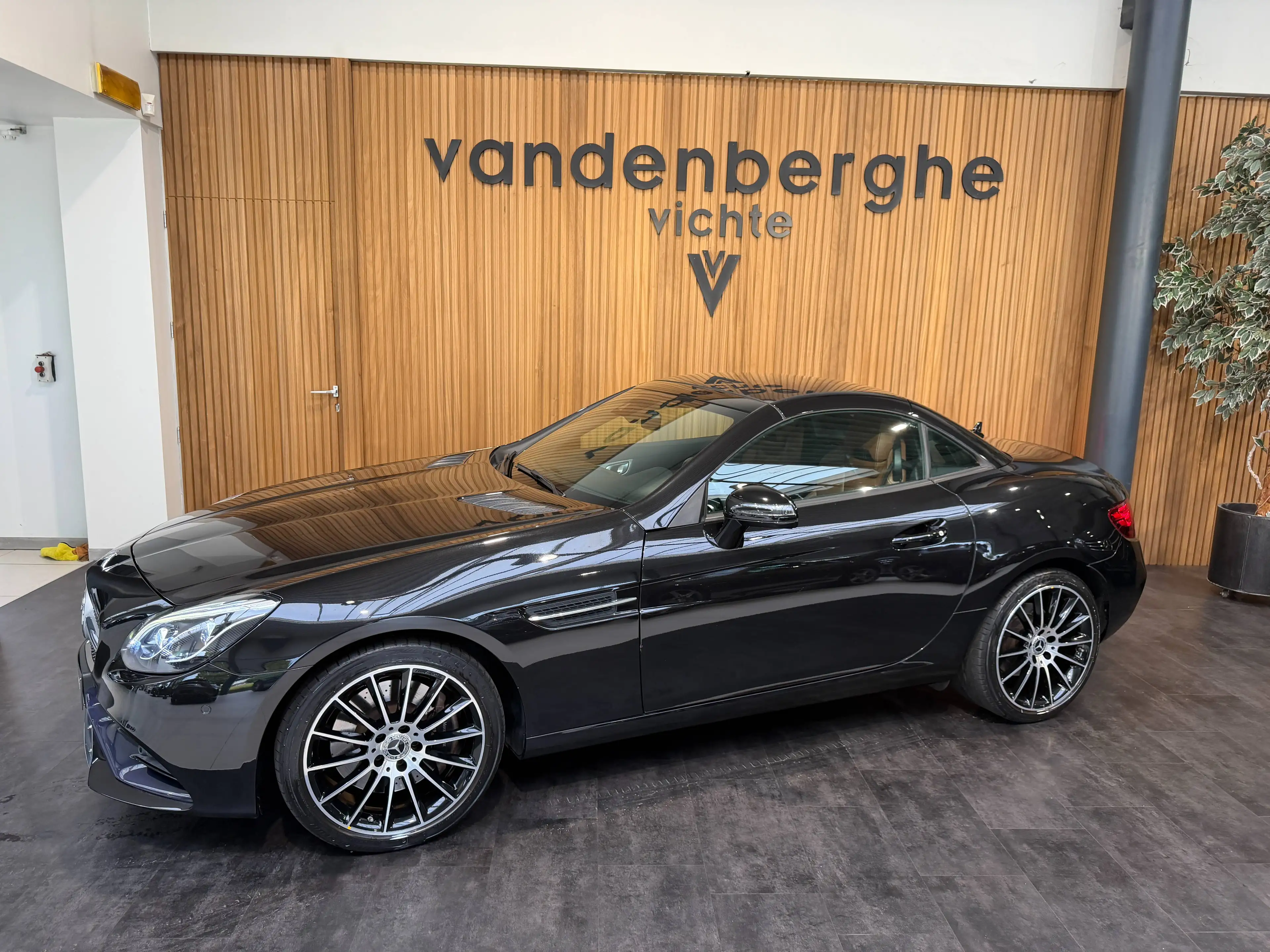 Mercedes-Benz SLC 180 SLC 180 AMG AIRSCRAF DODEHOEK CAMERA+PTS NAVI PRACHTIGE KLEURENCOMBINATIE — photo 2
