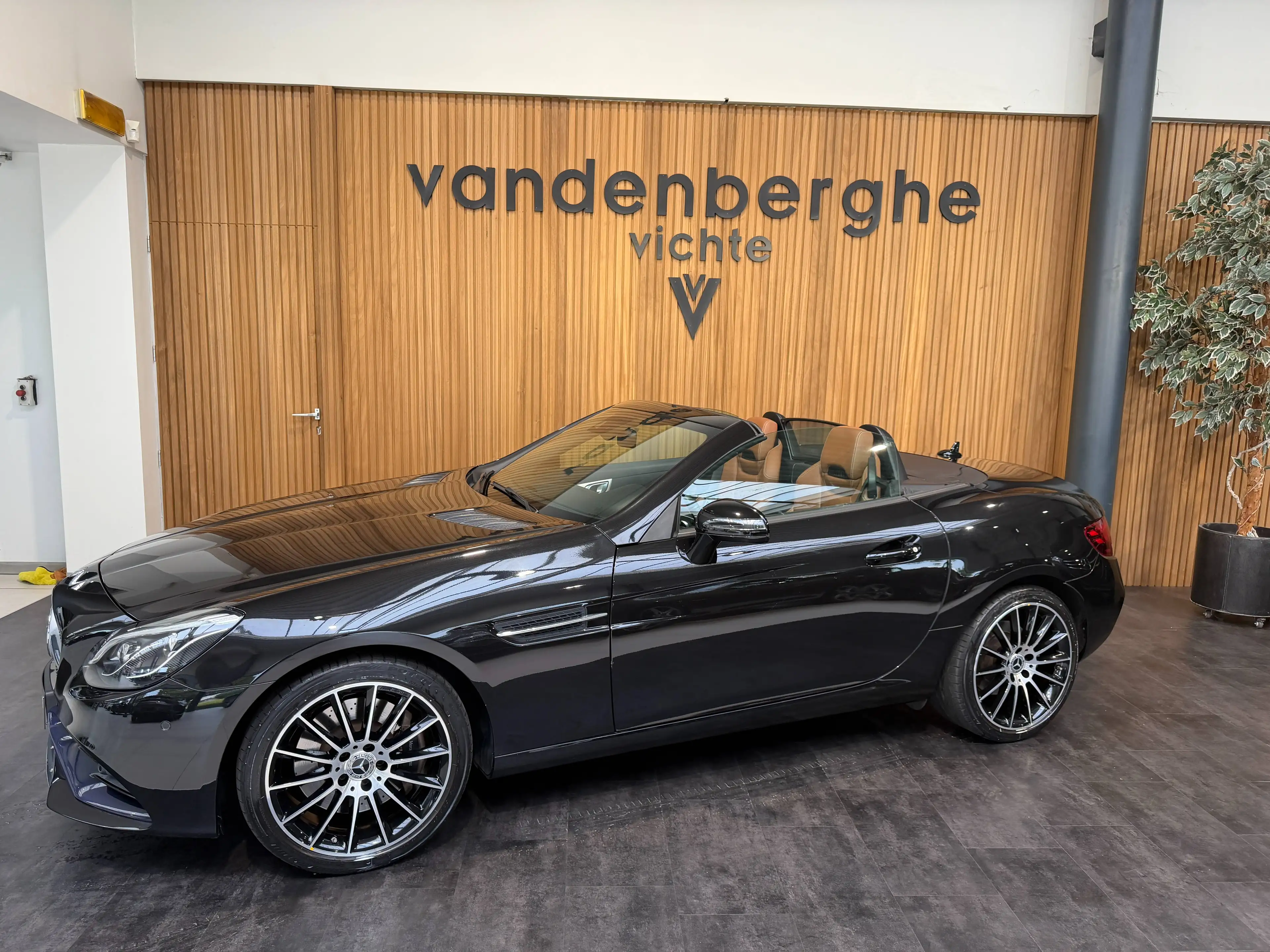 Mercedes-Benz SLC 180 SLC 180 AMG AIRSCRAF DODEHOEK CAMERA+PTS NAVI PRACHTIGE KLEURENCOMBINATIE