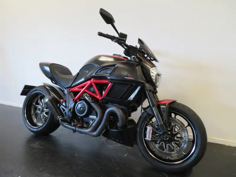 Ducati Diavel - foto 2