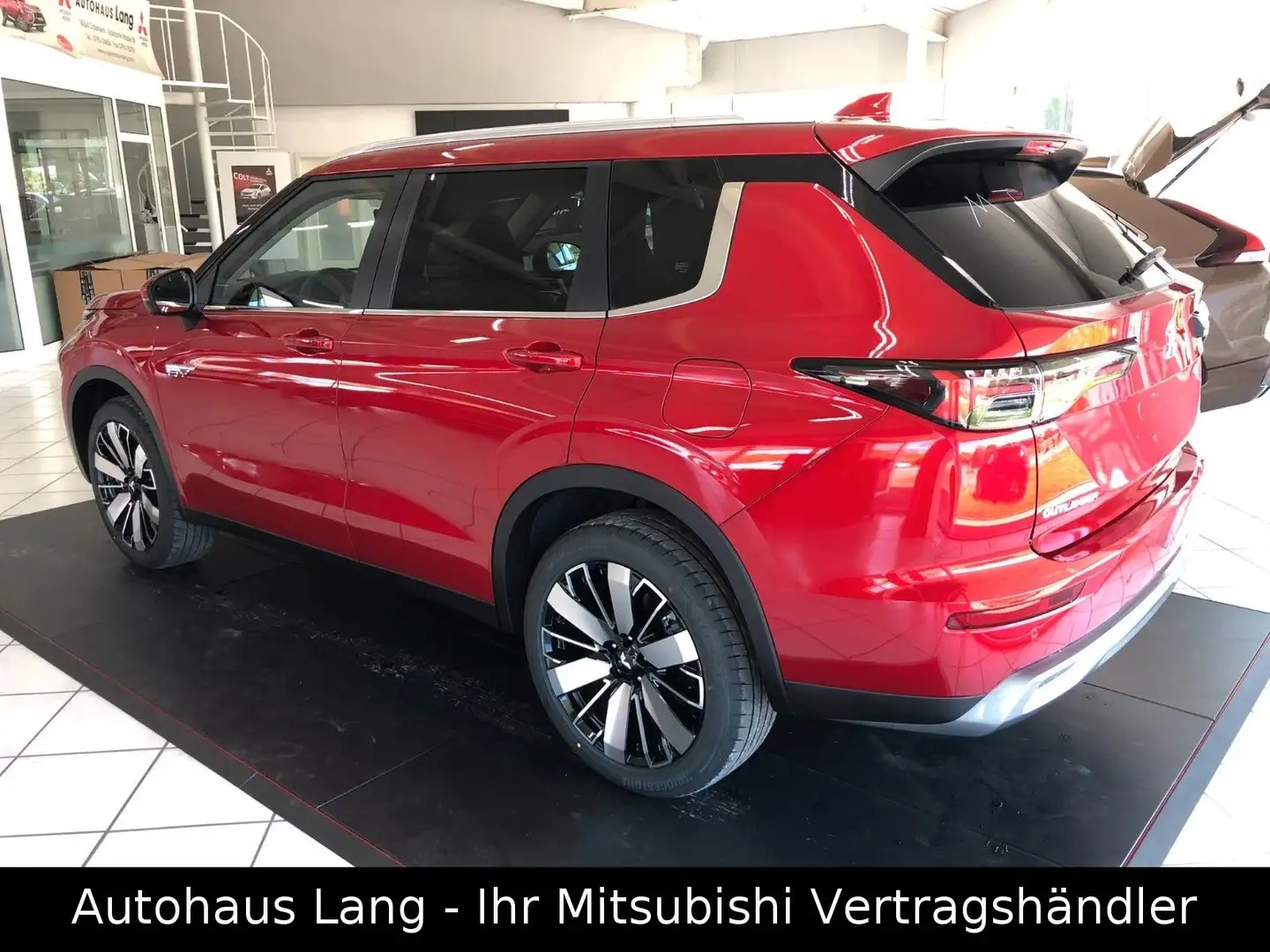 Mitsubishi Outlander Plug-in Hybrid 2,4L Intro Rojo - 2