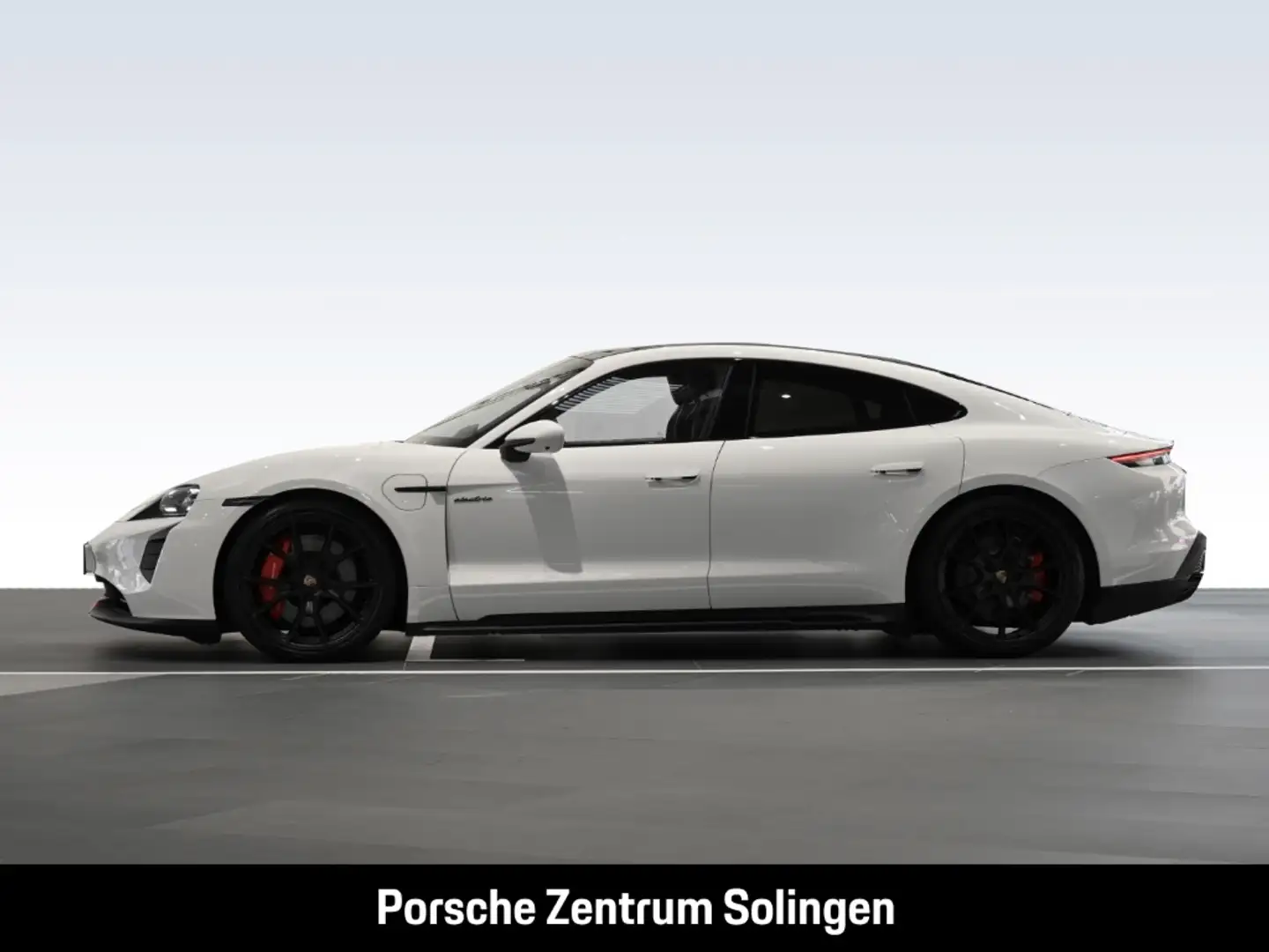 Porsche Taycan GTS Bose Surround View Panoramadach Hinterachslenk Bílá - 2