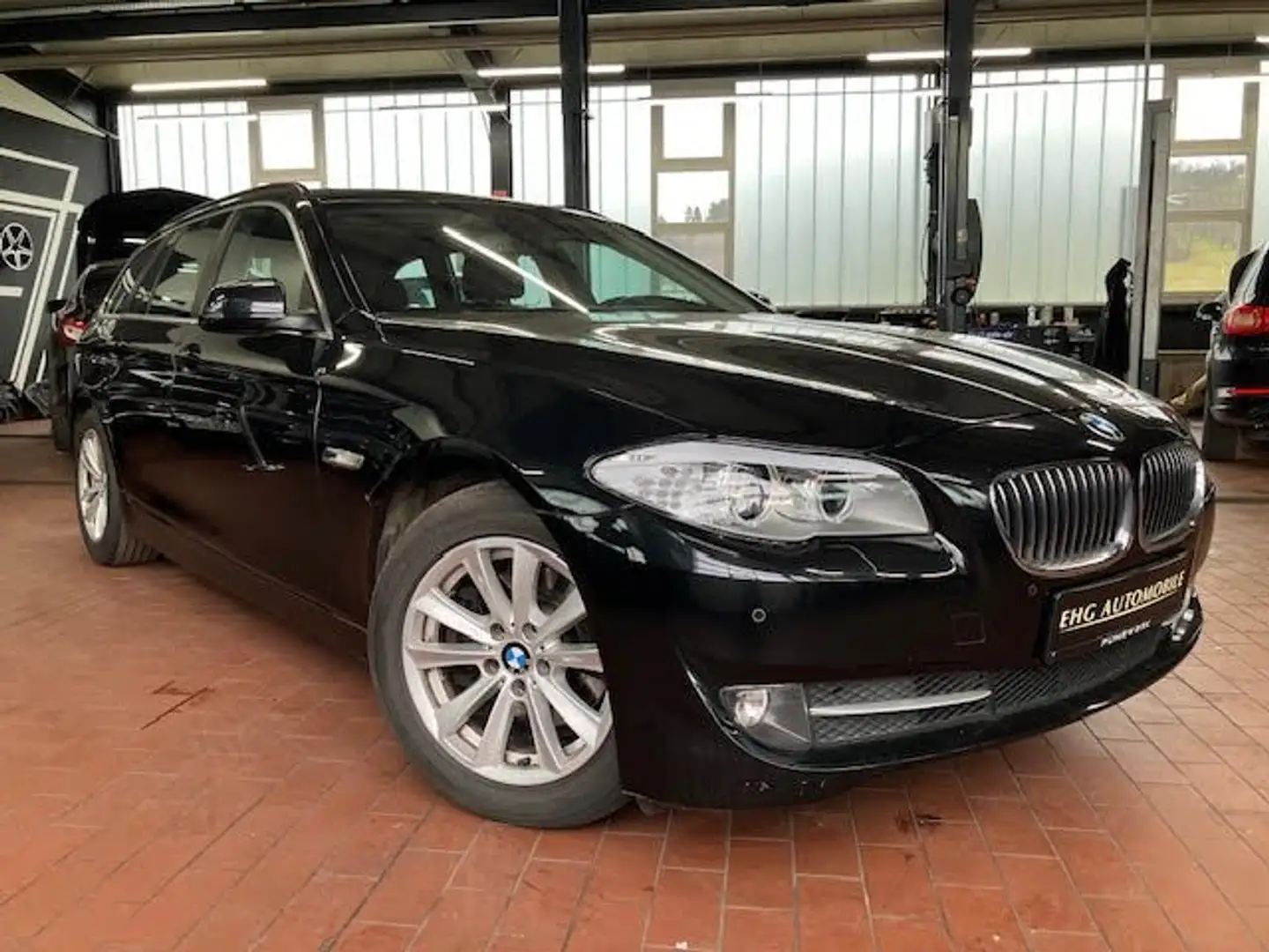 BMW 520 d Touring/Navi/Pano/Xenon/PDC Negru - 2