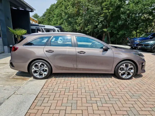 Kia Ceed view 4