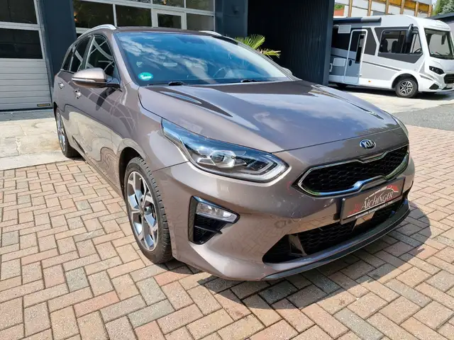 Kia Ceed view 3