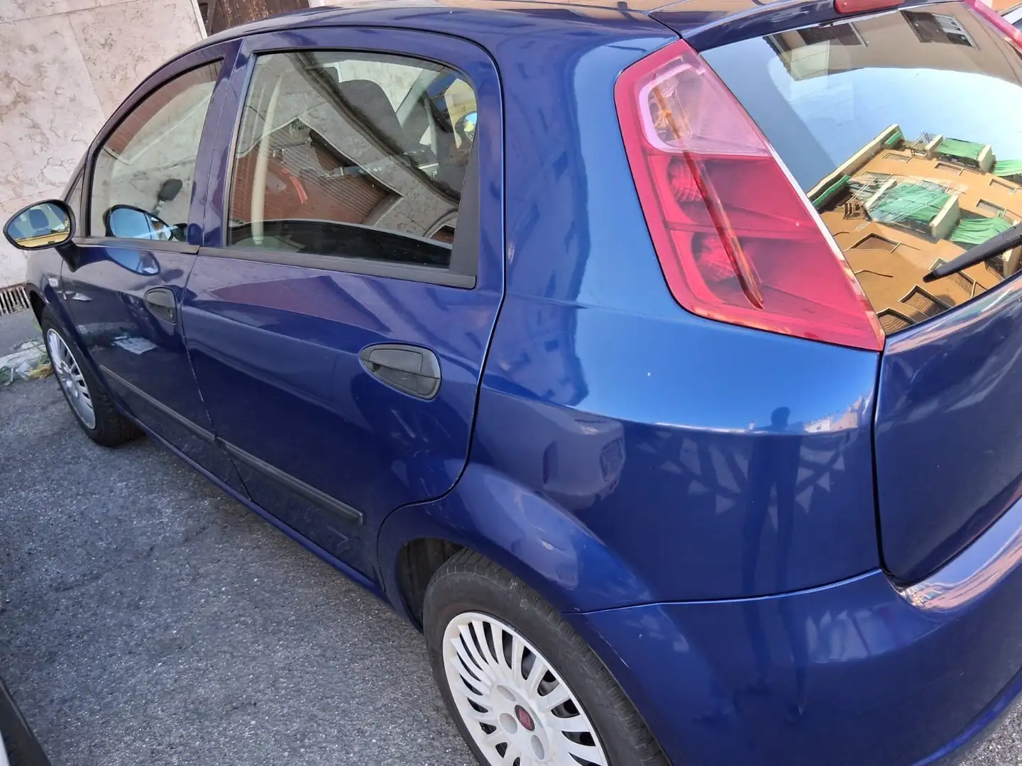 Fiat Grande Punto 5p 1.3 mjt 16v Active c/clima 75cv - 1
