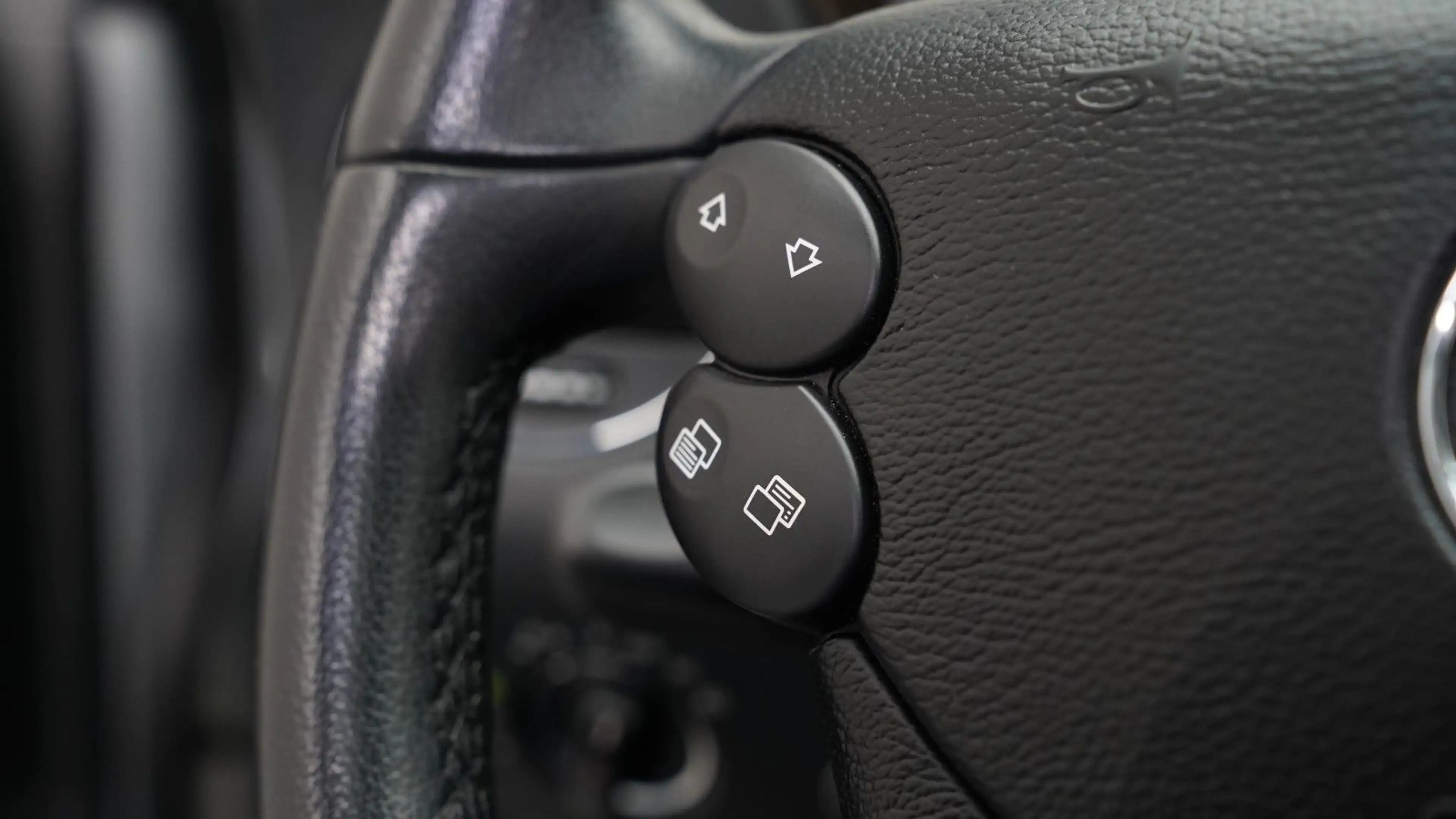 Mercedes-Benz CLS 350 CGI *HARMAN/KARDON*SITZBEL*TÜV*PDC* — photo 11