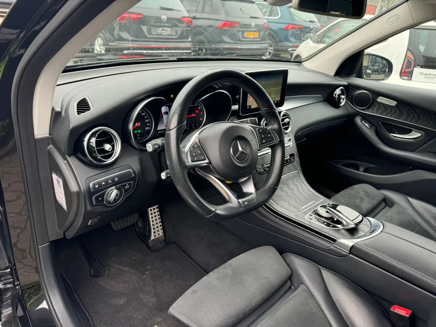 Mercedes-Benz GLC 300 4MATIC cruise, navi, stoelverw, airco Zwart - 2