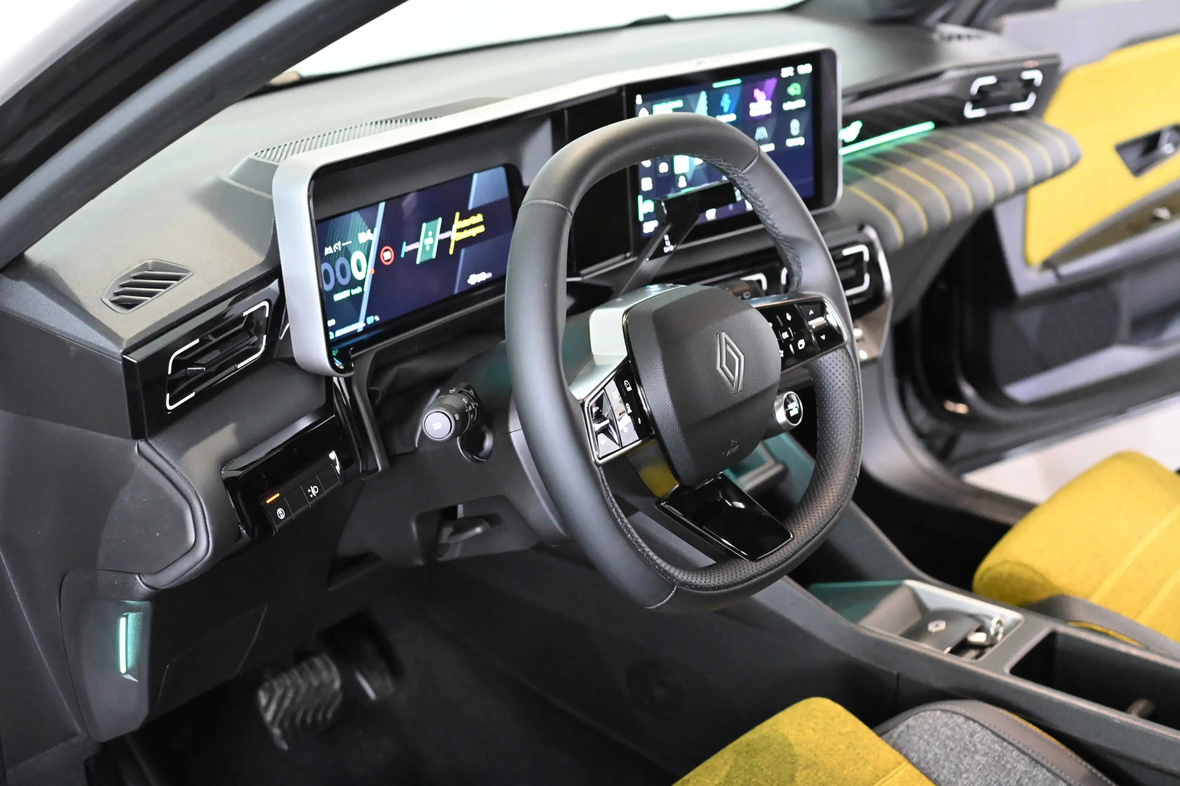 Renault R 5 E-Tech 150 Comfort Range Iconic Five ACC 18 — photo 8