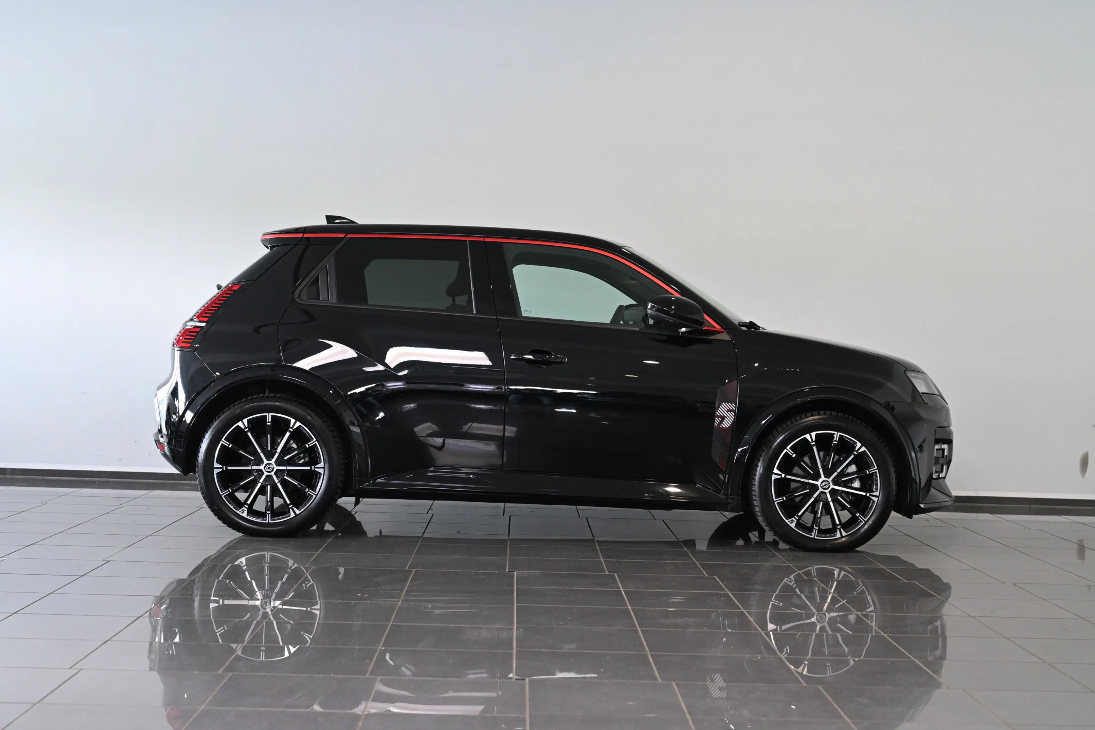 Renault R 5 E-Tech 150 Comfort Range Iconic Five ACC 18 — photo 4