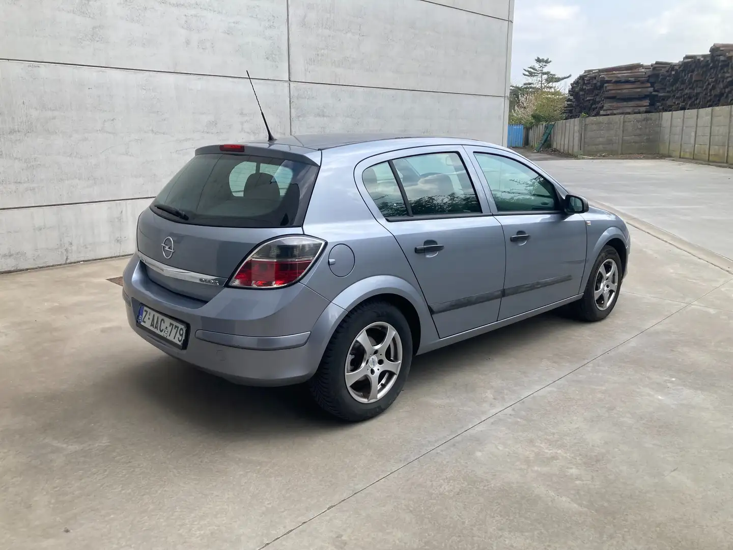 Opel Astra 1.4benzine 2009 met 112000km*airco*garantie*5 deur Grau - 1