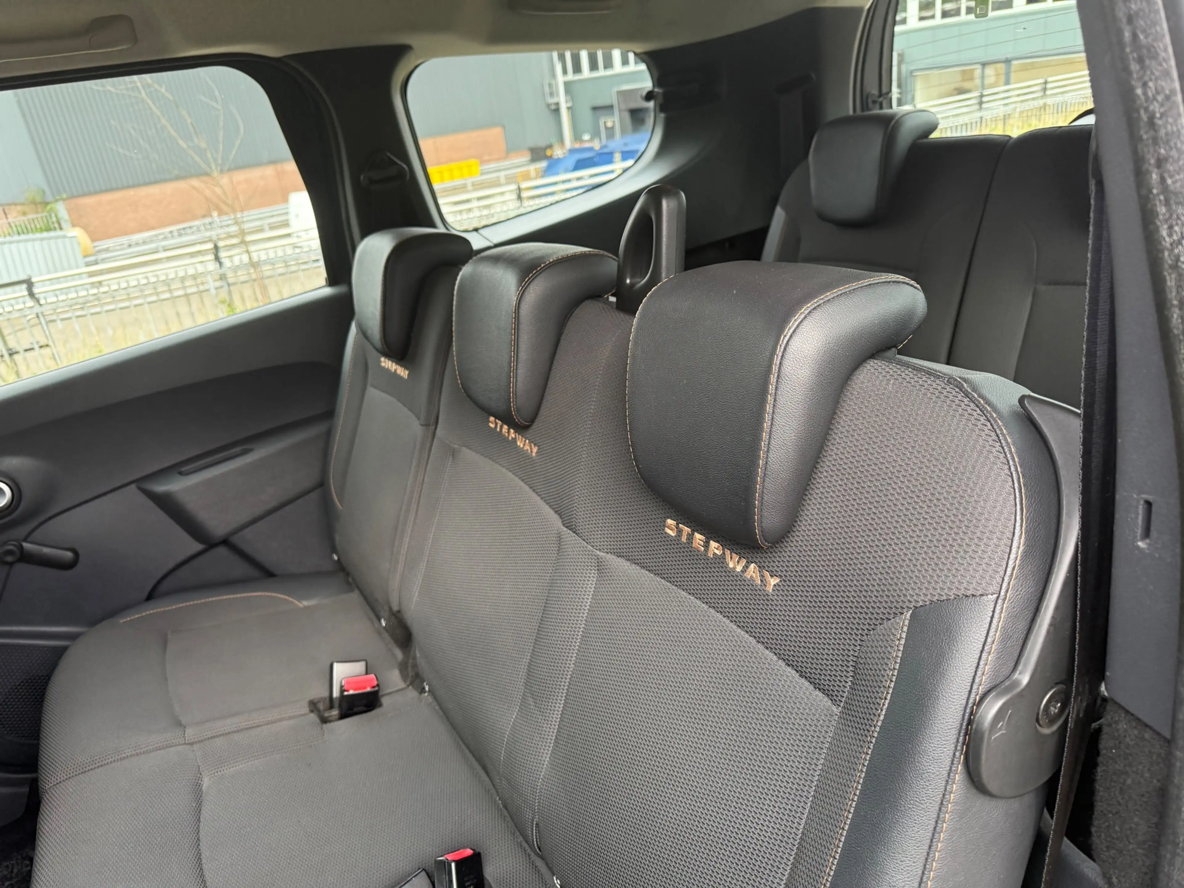Dacia Lodgy 1.2 TCe Série Limitée Stepway 7p. — photo 11