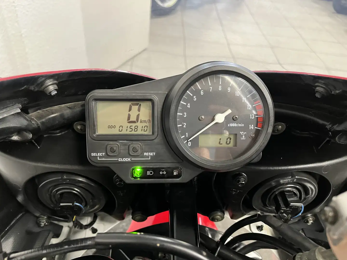 Yamaha YZF-R1 Rouge - 2