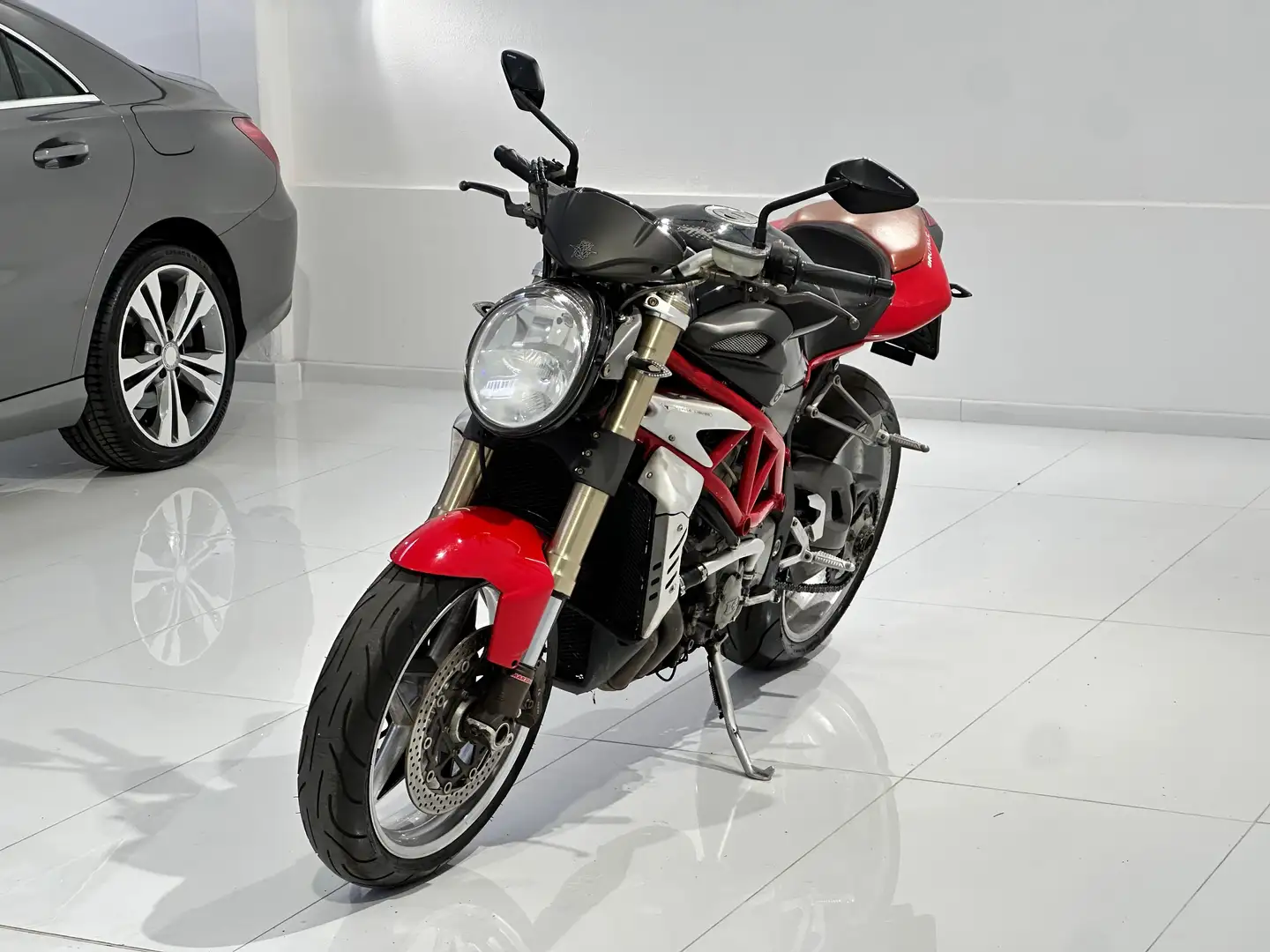 MV Agusta Brutale 750 Rot - 2