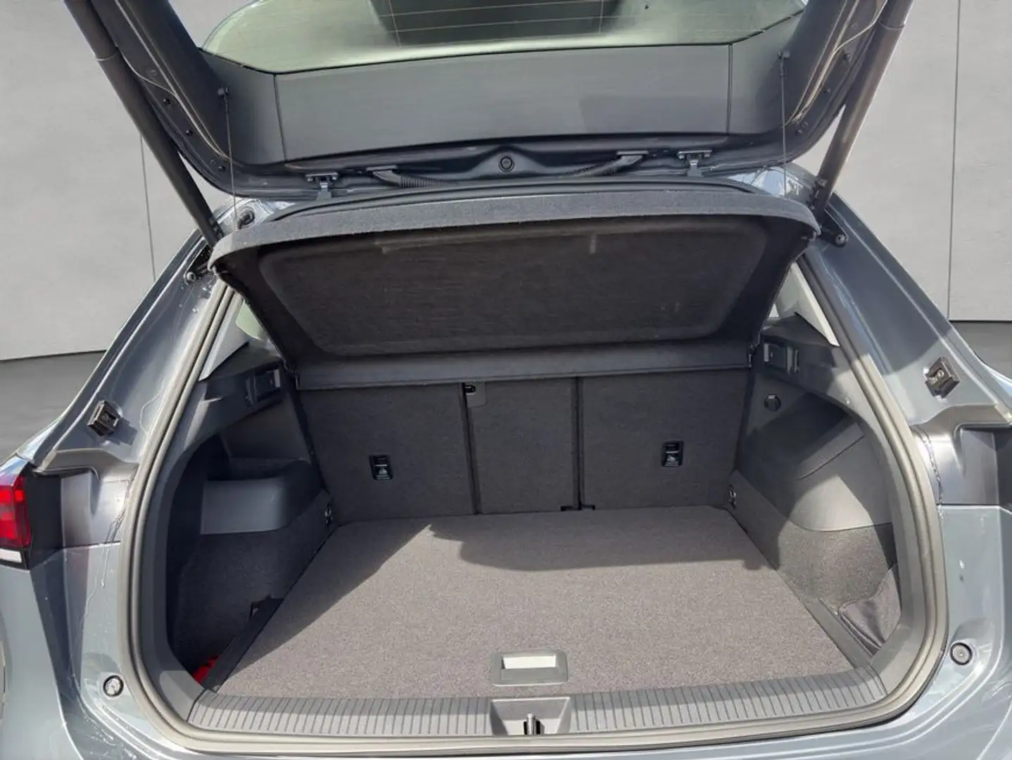 Volkswagen Tiguan 2.0 TDI DSG Life AHK NAVI GJR STANDHEIZUNG Grau - 2