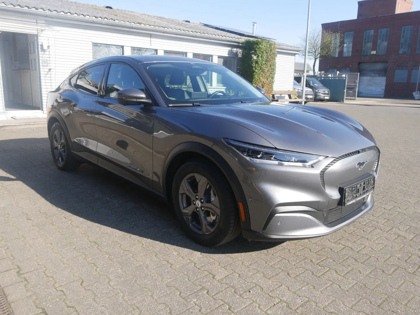 Ford Mustang Mach-E Basis 99 Kwh Navi LED ACC 360° Grau - 1