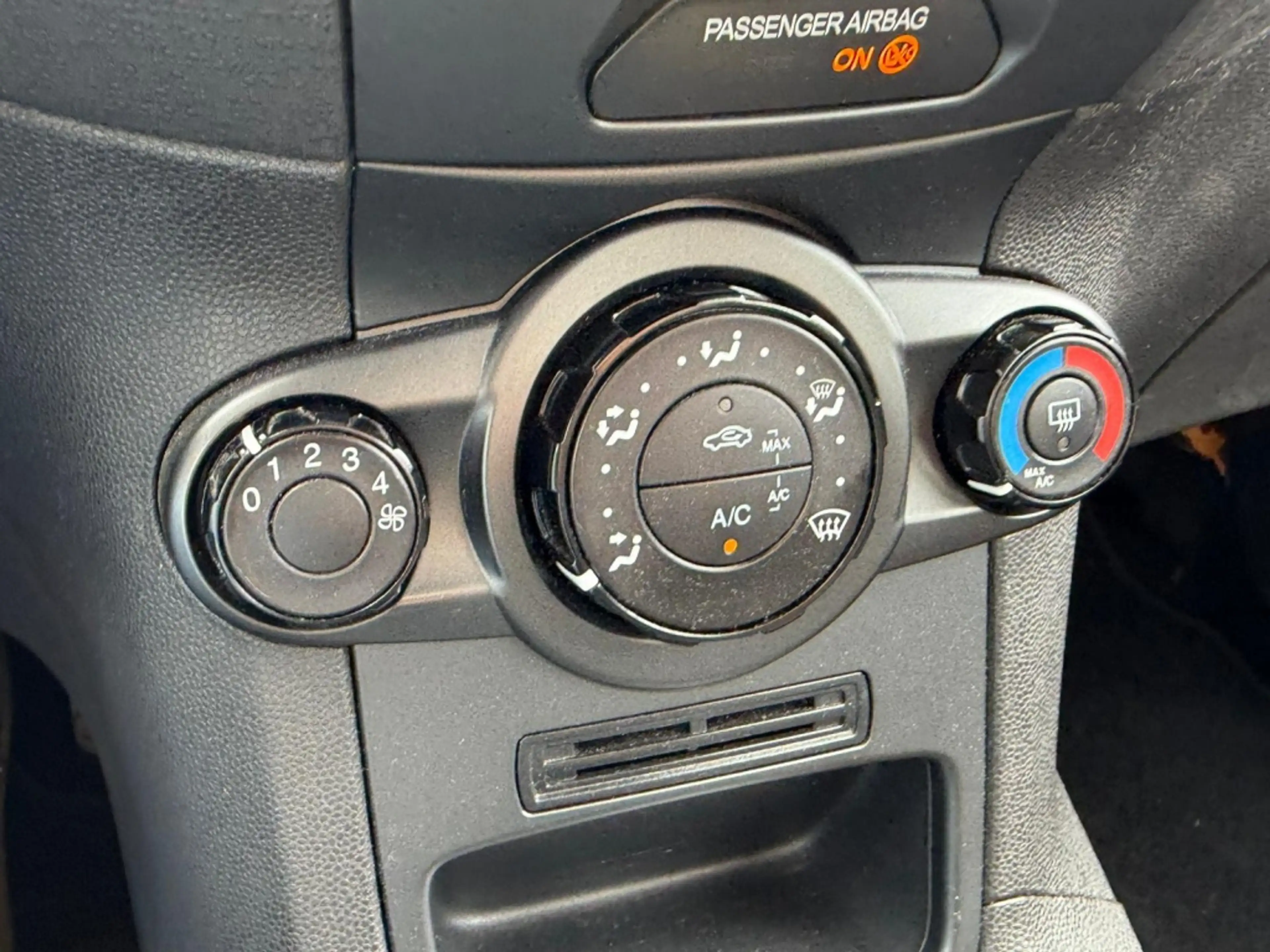 Ford Fiesta 1.0 Style — photo 8