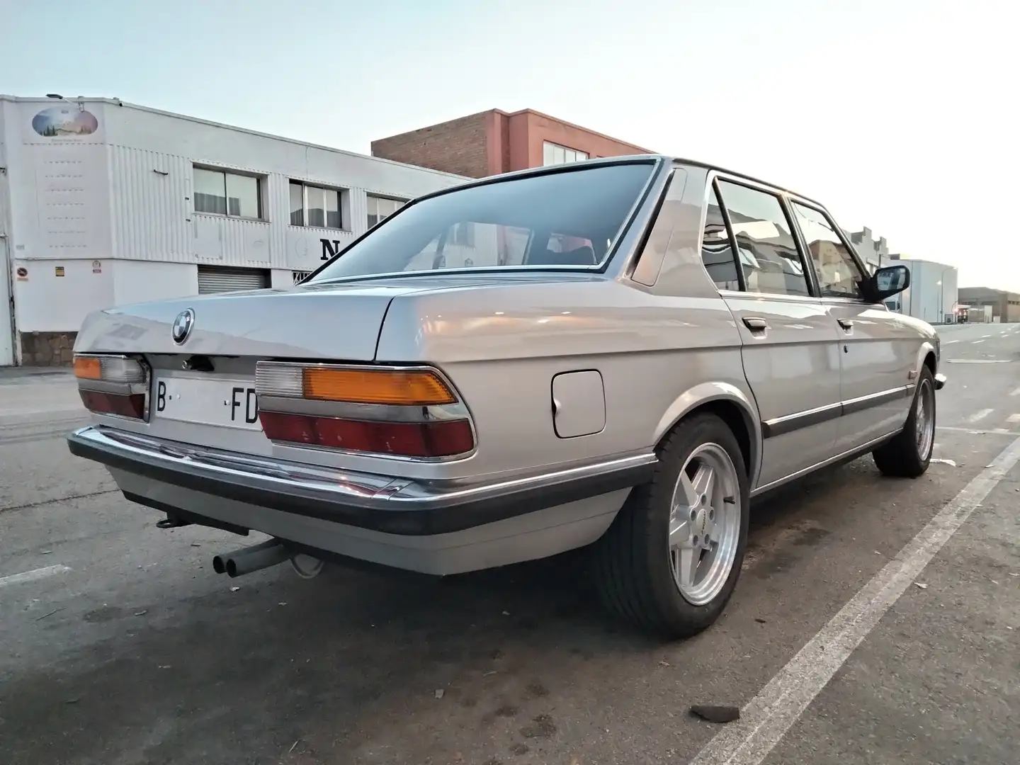 BMW 528 528i Manual Срібний - 2