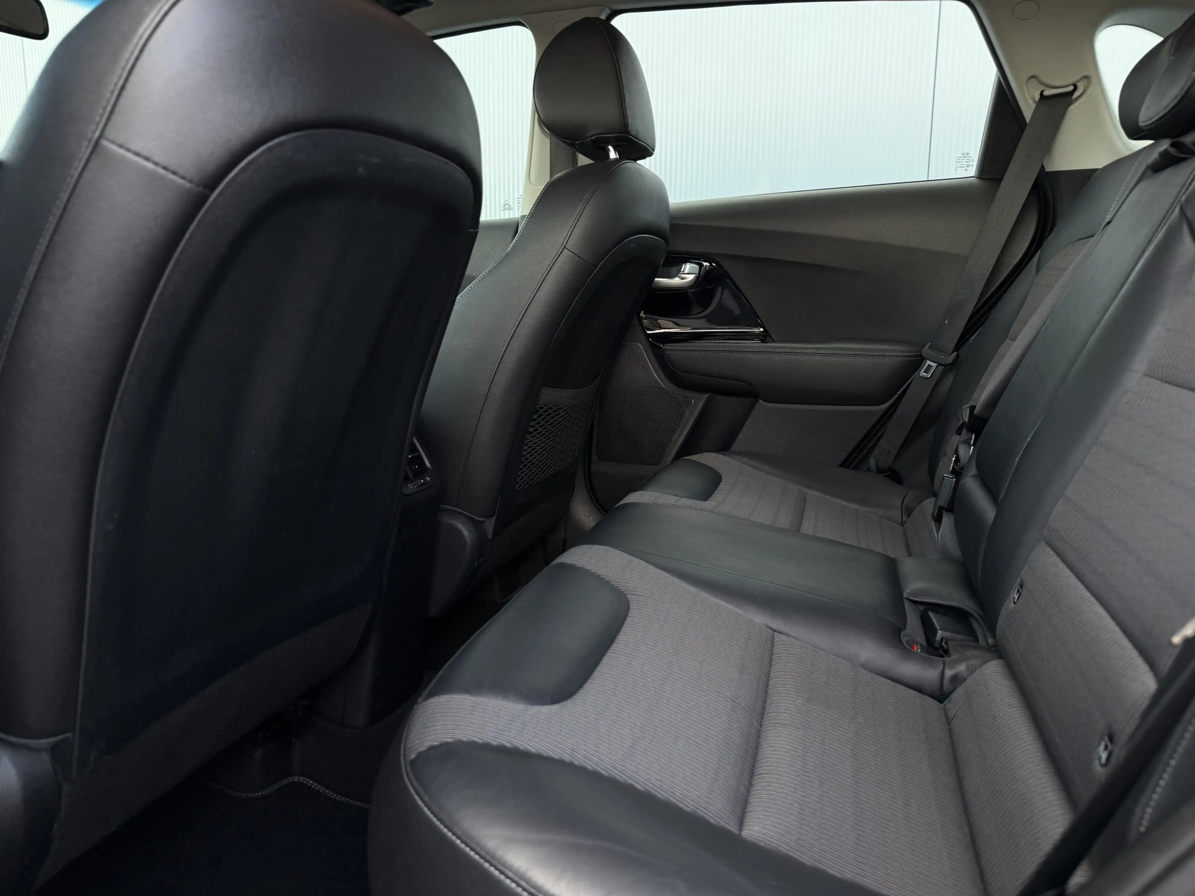 Kia Niro 1.6 GDi Hybrid DynamicLine Carplay/Navi/Climate. — photo 27