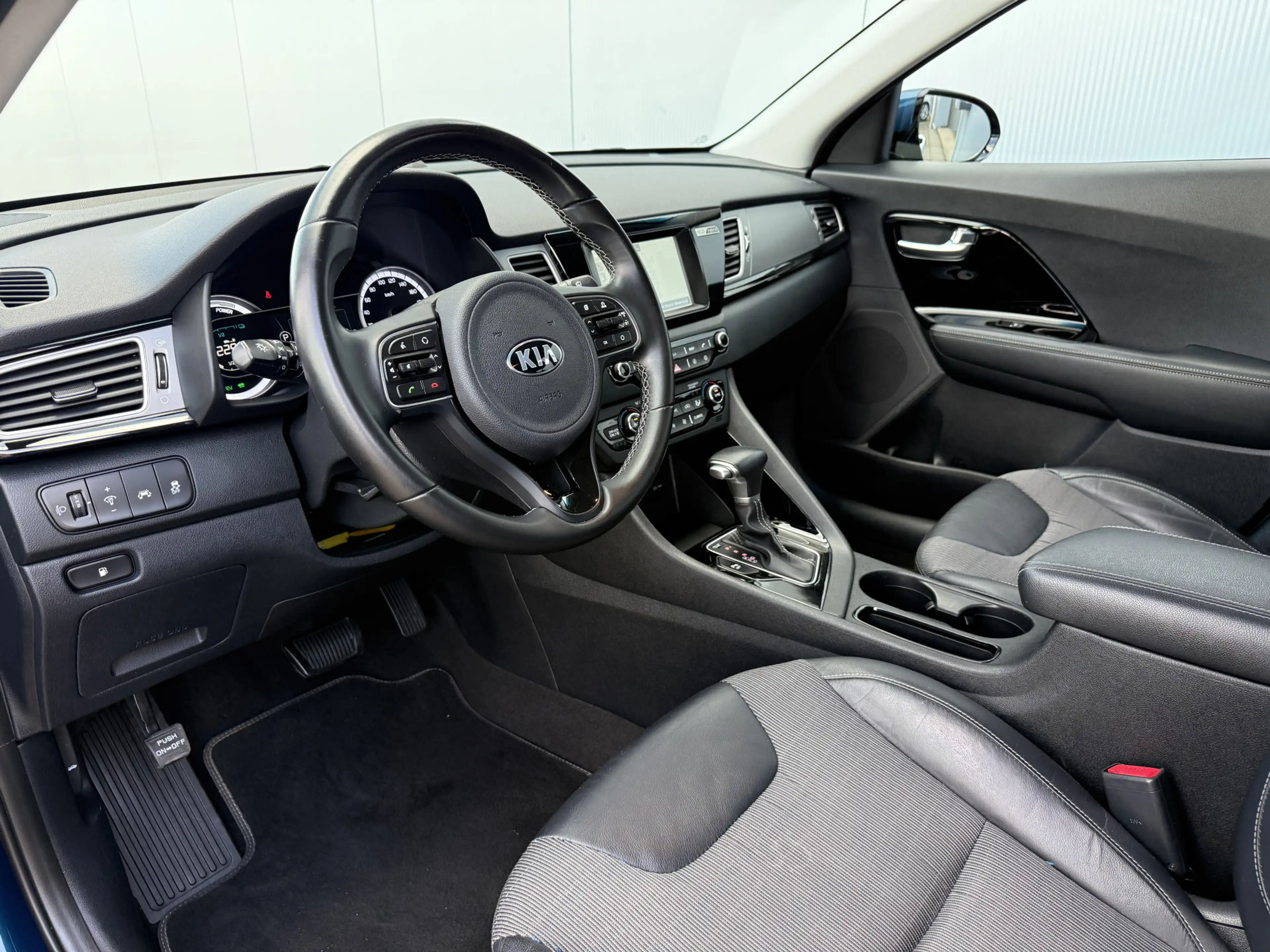 Kia Niro 1.6 GDi Hybrid DynamicLine Carplay/Navi/Climate. — photo 7