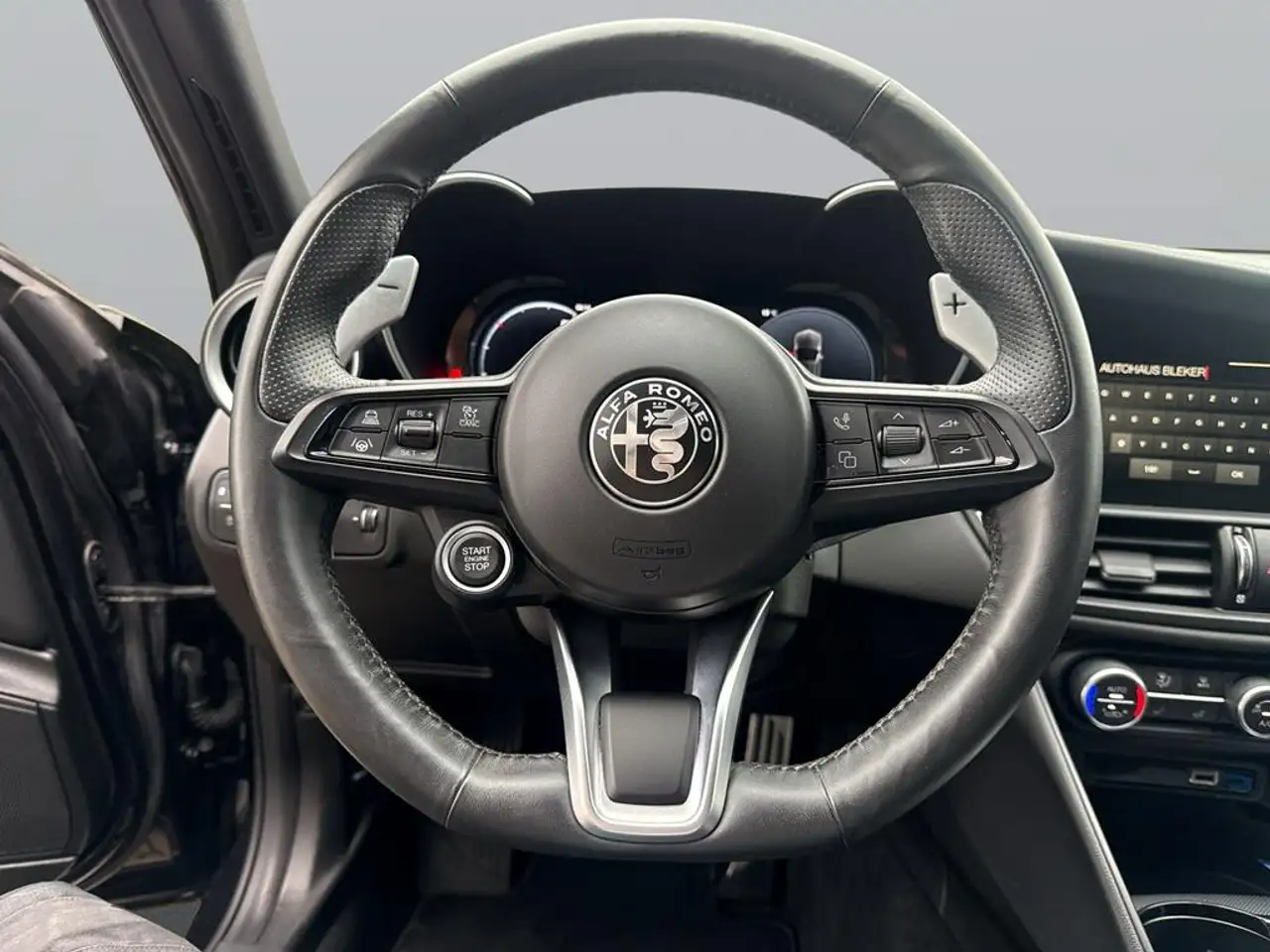Alfa Romeo Giulia 2024 — фото 13