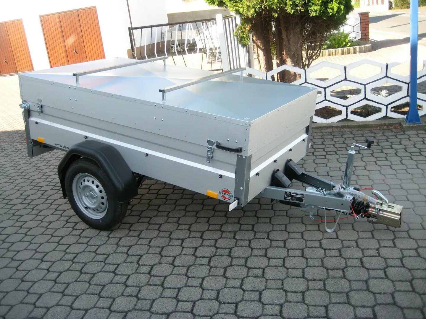 Stema Kastenanhänger FT 850 mit Metalldeckel - 1