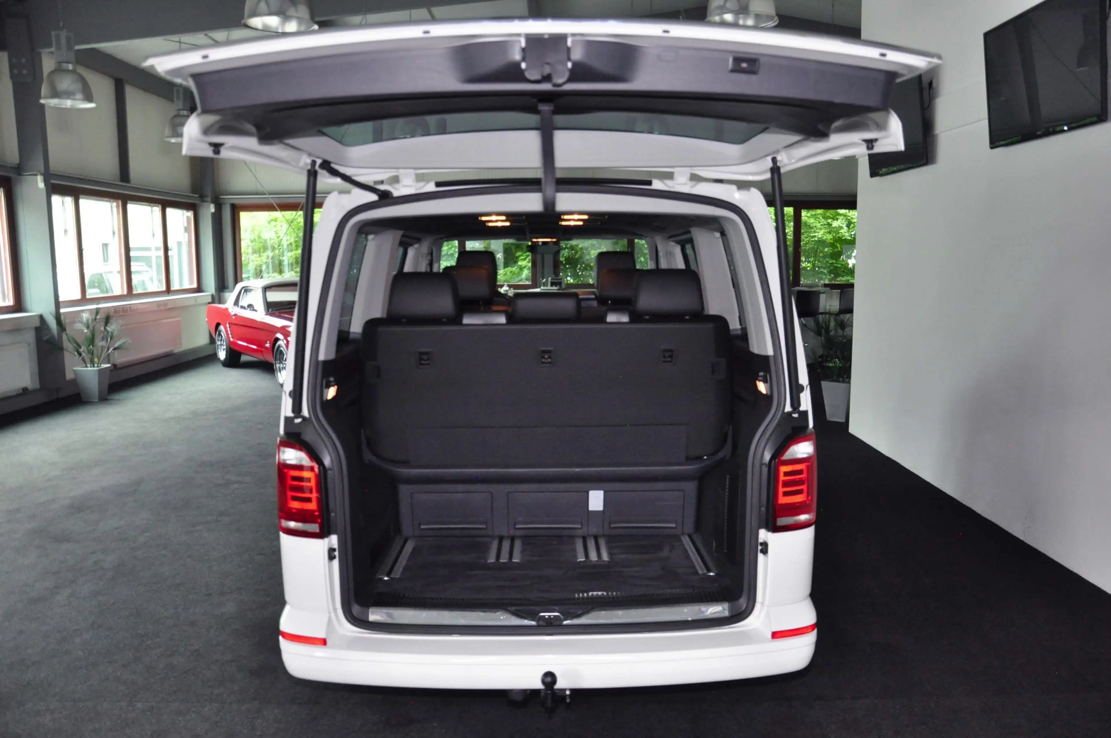 Volkswagen T6.1 Multivan ! Generation Six ! 4Motion (Allrad) ! 1. Hand ! — photo 14