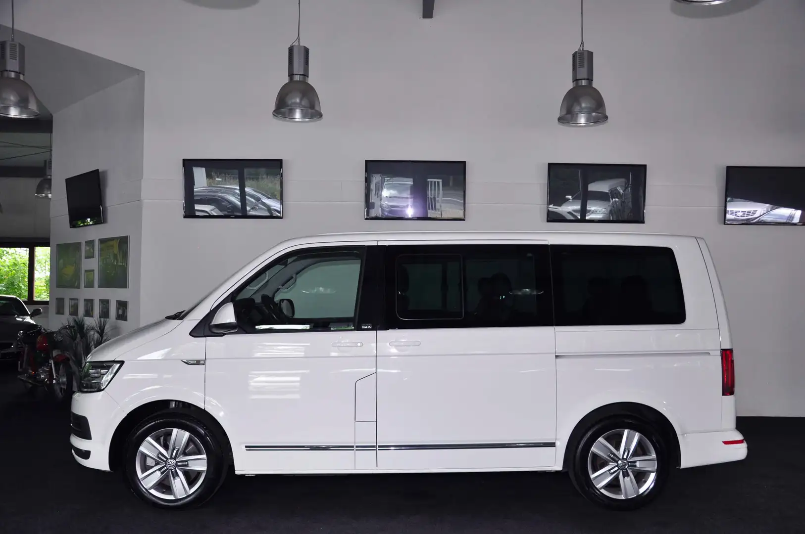 Volkswagen T6.1 Multivan ! Generation Six ! 4Motion (Allrad) ! 1. Hand ! Blanc - 2