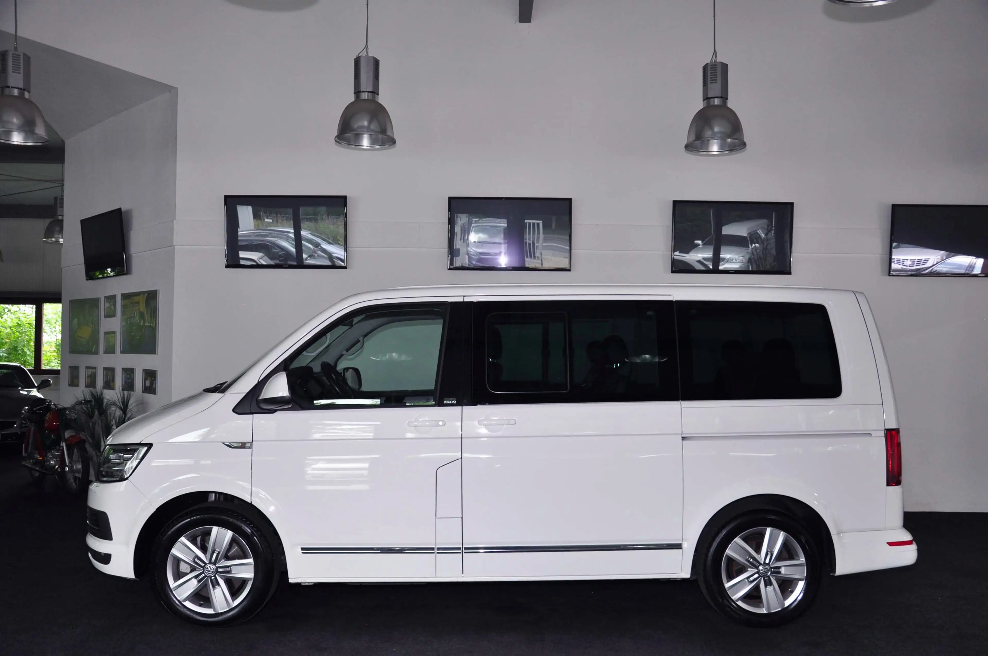 Volkswagen T6.1 Multivan ! Generation Six ! 4Motion (Allrad) ! 1. Hand ! — photo 2