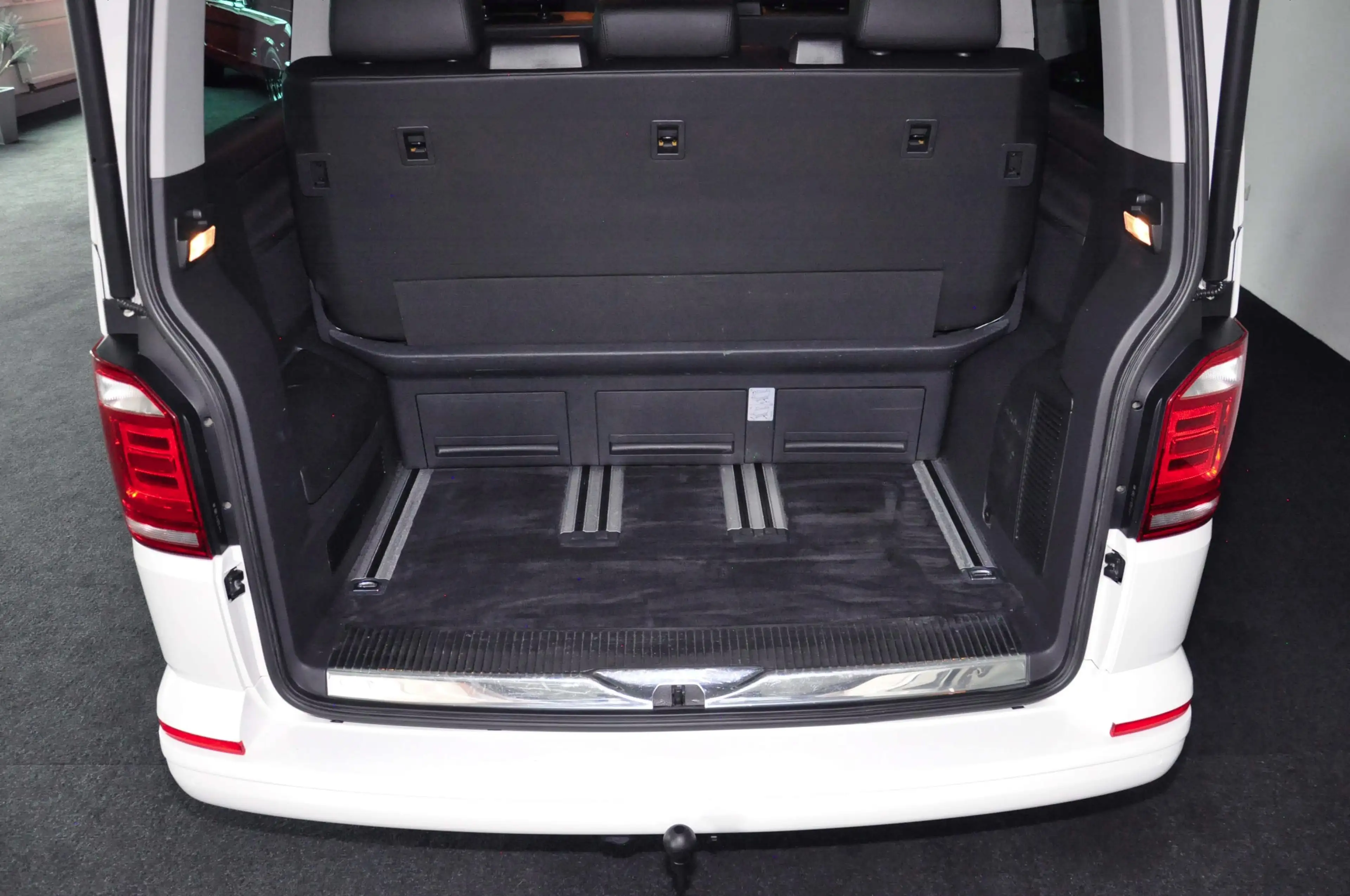 Volkswagen T6.1 Multivan ! Generation Six ! 4Motion (Allrad) ! 1. Hand ! — photo 15