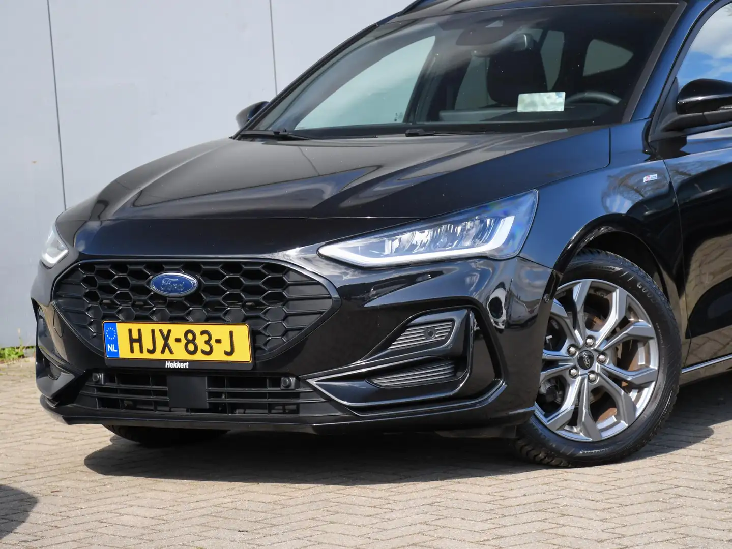 Ford Focus Wagon ST Line X 1.0 EcoBoost Hybrid 125pk TREKHAAK Zwart - 2